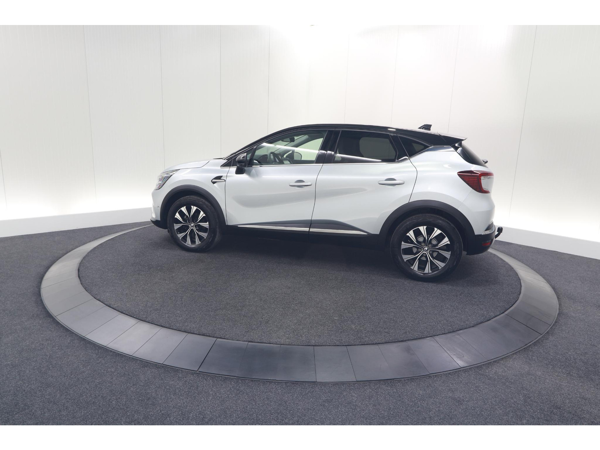 Renault Captur Mild Hybrid 140 EDC Techno | Trekhaak | 360 Camera | 9.3 Inch Grootscherm | Apple Carplay | Parkeersensoren