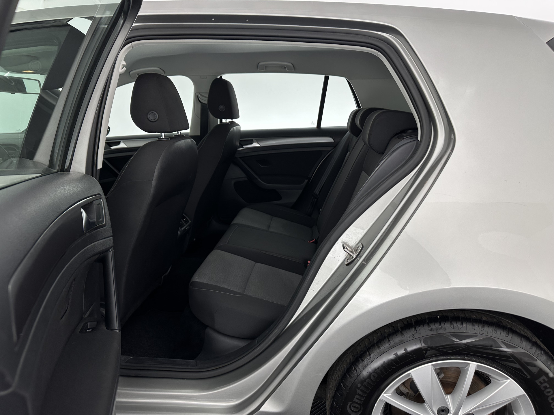 Volkswagen Golf 1.6 TDI Trendline Bluemotion (INCL.BTW) *NAVI-FULLMAP | AIRCO | CRUISE | COMFORT-SEATS | 15''ALU | TOWBAR*