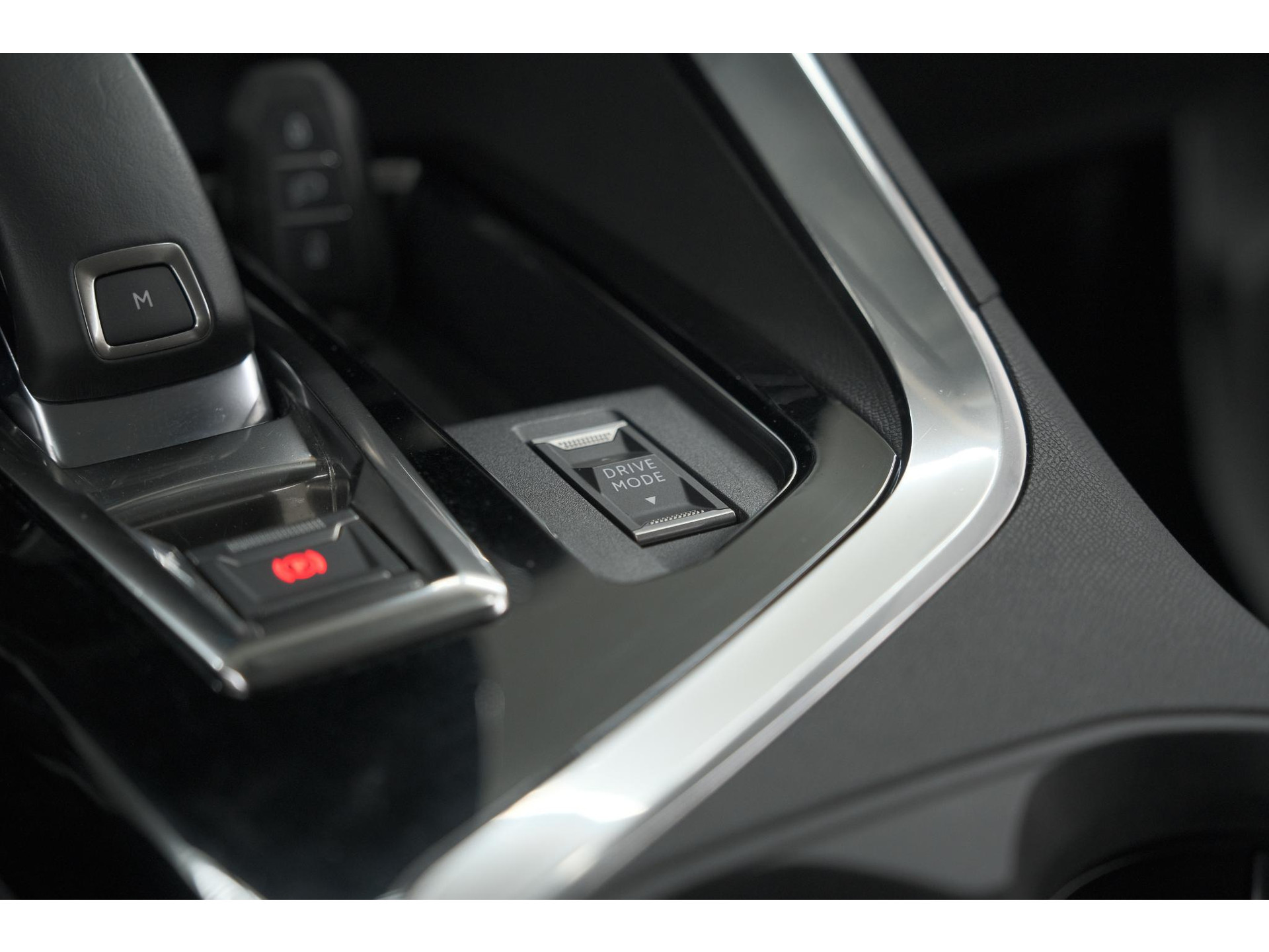 Peugeot 5008 PureTech 130 EAT8 Active Pack | 7 Zitplaatsen | Apple Carplay | Parkeersensoren | Navigatie