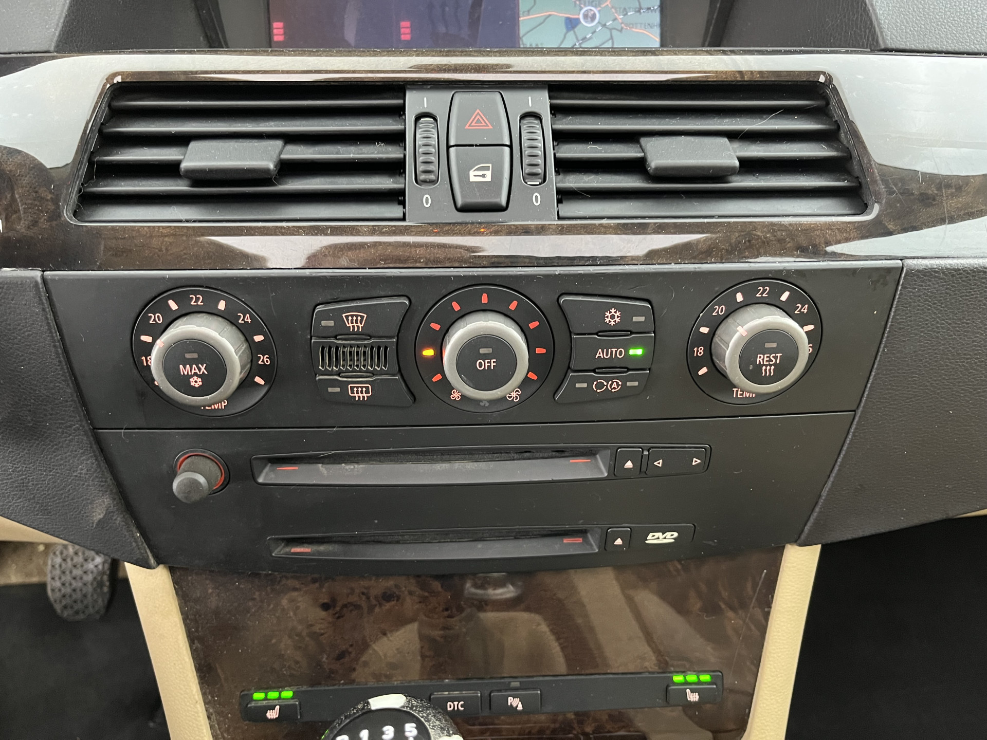 BMW 5-serie Touring 525d *PANO | LEATHER | NAVI-FULLMAP | HIFI-SOUND | ECC | HEATED-SPORTSEATS | PDC | CRUISE | TOWBAR | 16''ALU *