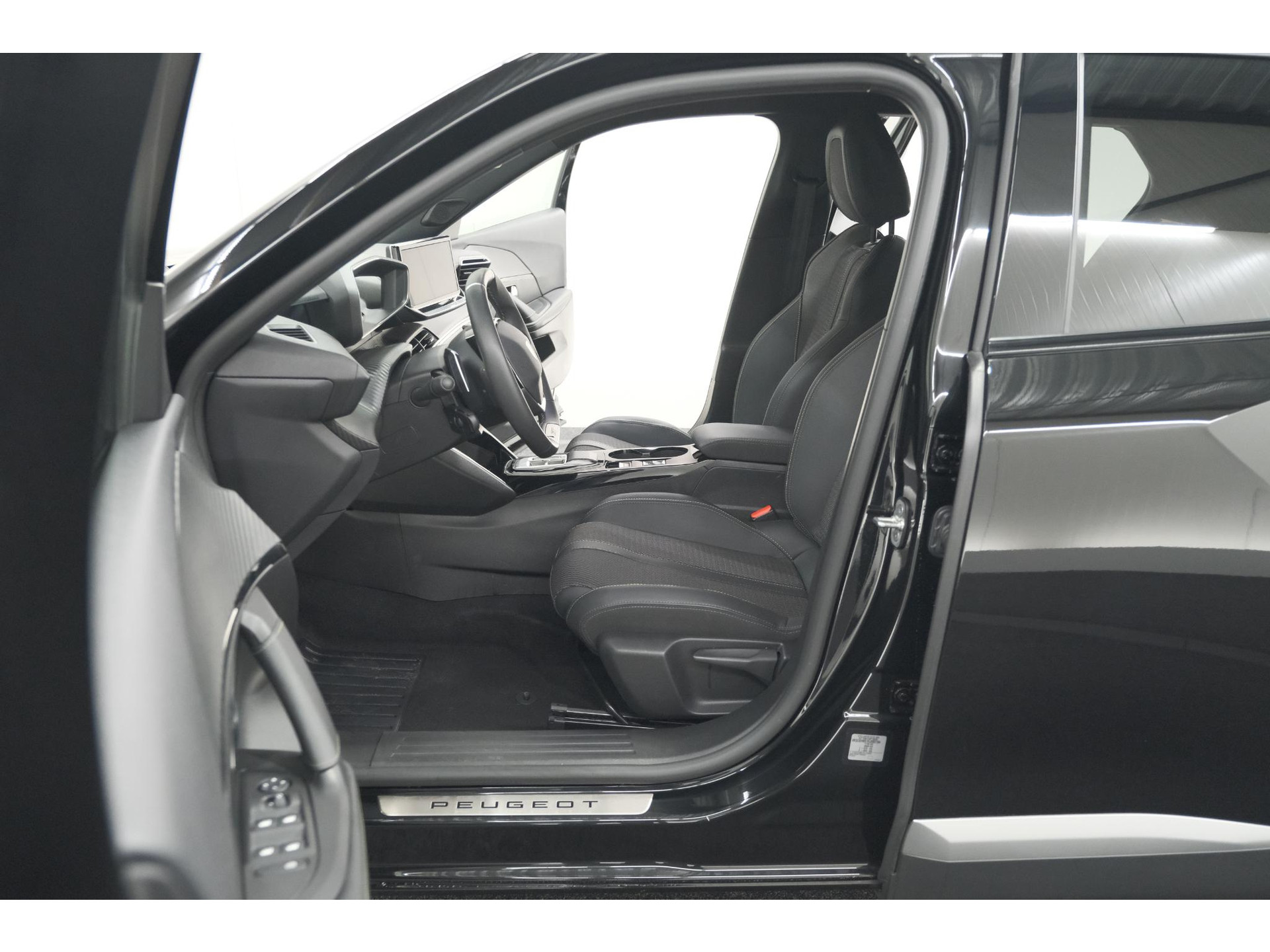 Peugeot 2008 PureTech 130 EAT8 GT | Camera | Parkeersensoren | Apple Carplay