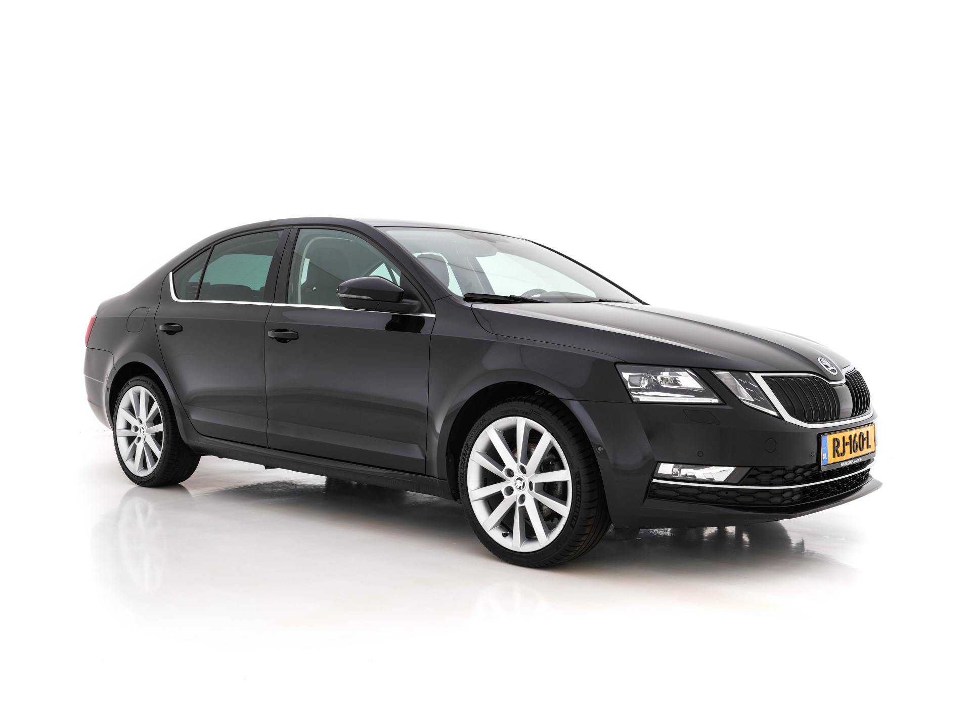 ŠKODA Octavia 1.0 TSI Greentech Style Business (INCL-BTW) Aut. *LEATHER-ALCANTARA | NAVI-FULLMAP | FULL-LED | CANTON-AUDIO | KEYLESS | DAB | HEATED-COMFORTSEATS | ECC | PARKPILOT | SHIFT-PADDLES | CRUISE | PRIVACY-GLASS | 18"ALU*