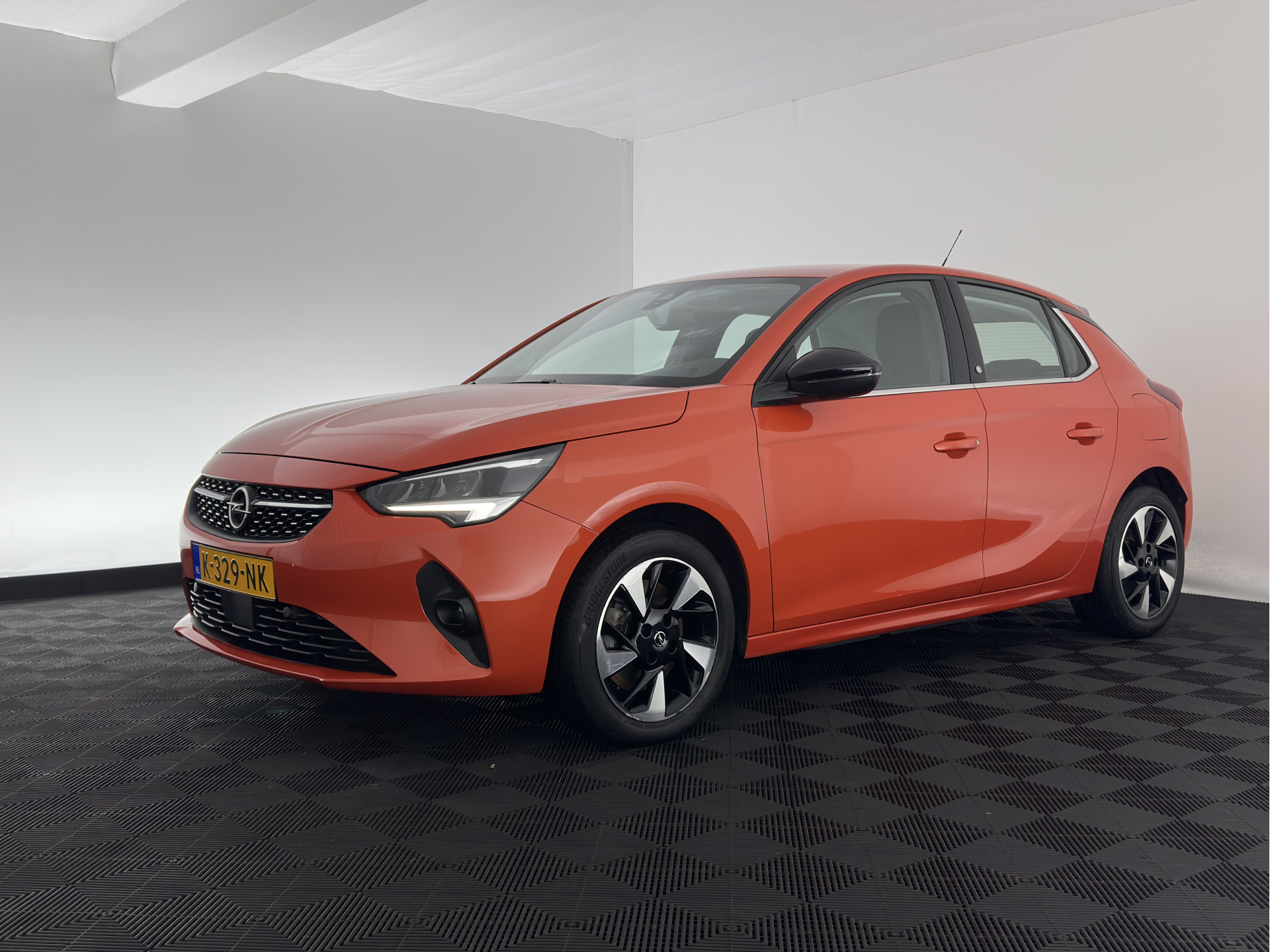 Opel Corsa-e Elegance 50 kWh [3-FASE] {SOH-90%} (INCL-BTW) Aut.*FULL-LED | DIGI-COCKPIT | LEATHER-MICROFIBRE | CARPLAY | CAMERA | ECC | KEYLESS | CRUISE | DAB | 16'' ALU*