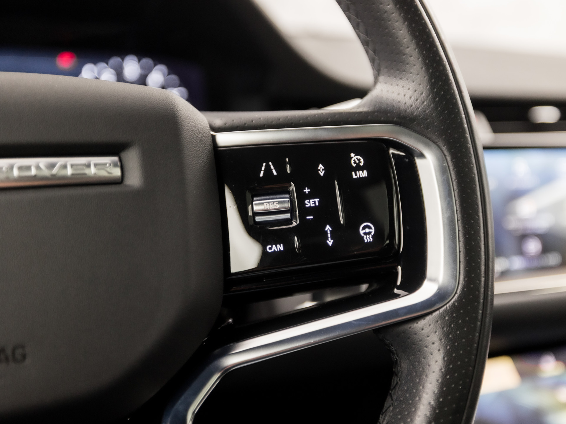 Land Rover Range Rover Evoque 1.5 P300e AWD R-Dynamic SE 309Pk Automaat (PANORAMADAK, APPLE CARPLAY, 360 CAMERA, MERIDIAN AUDIO, MEMORY SEATS, STUUR/STOELVERWARMING, ADAPTIVE CRUISE, VIRTUAL DASHBOARD, NIEUWSTAAT)