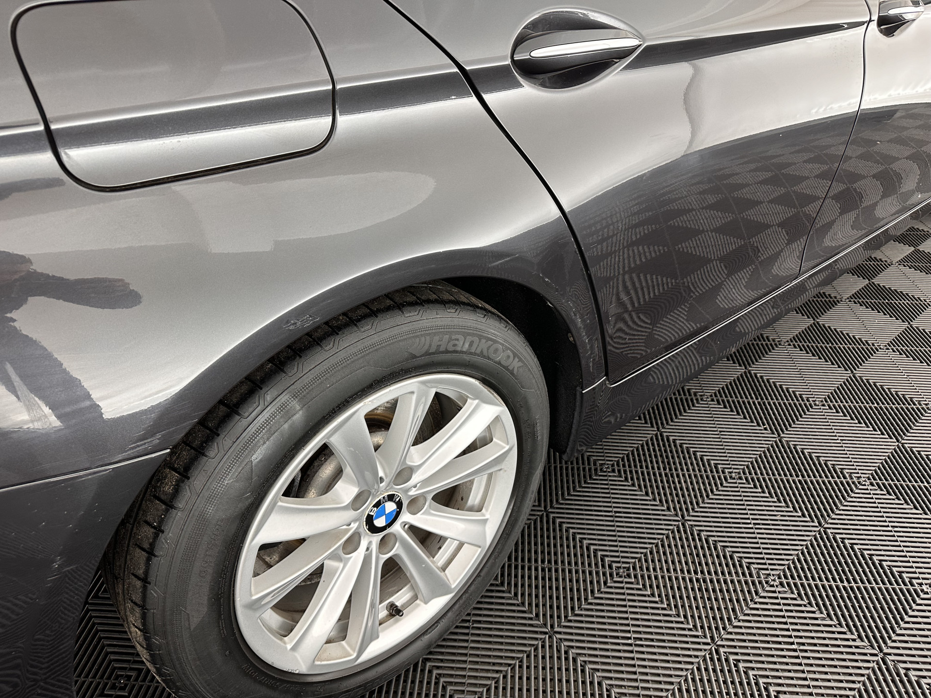 BMW 5-serie Touring 518d Executive Aut. *NAVI-FULLMAP | BI-XENON | CARPLAY |  LANE-ASSIST | TOWBAR | ECC | PDC | CRUISE | COMFORT-SEATS | AMBIENT-LIGHT | 17''ALU*