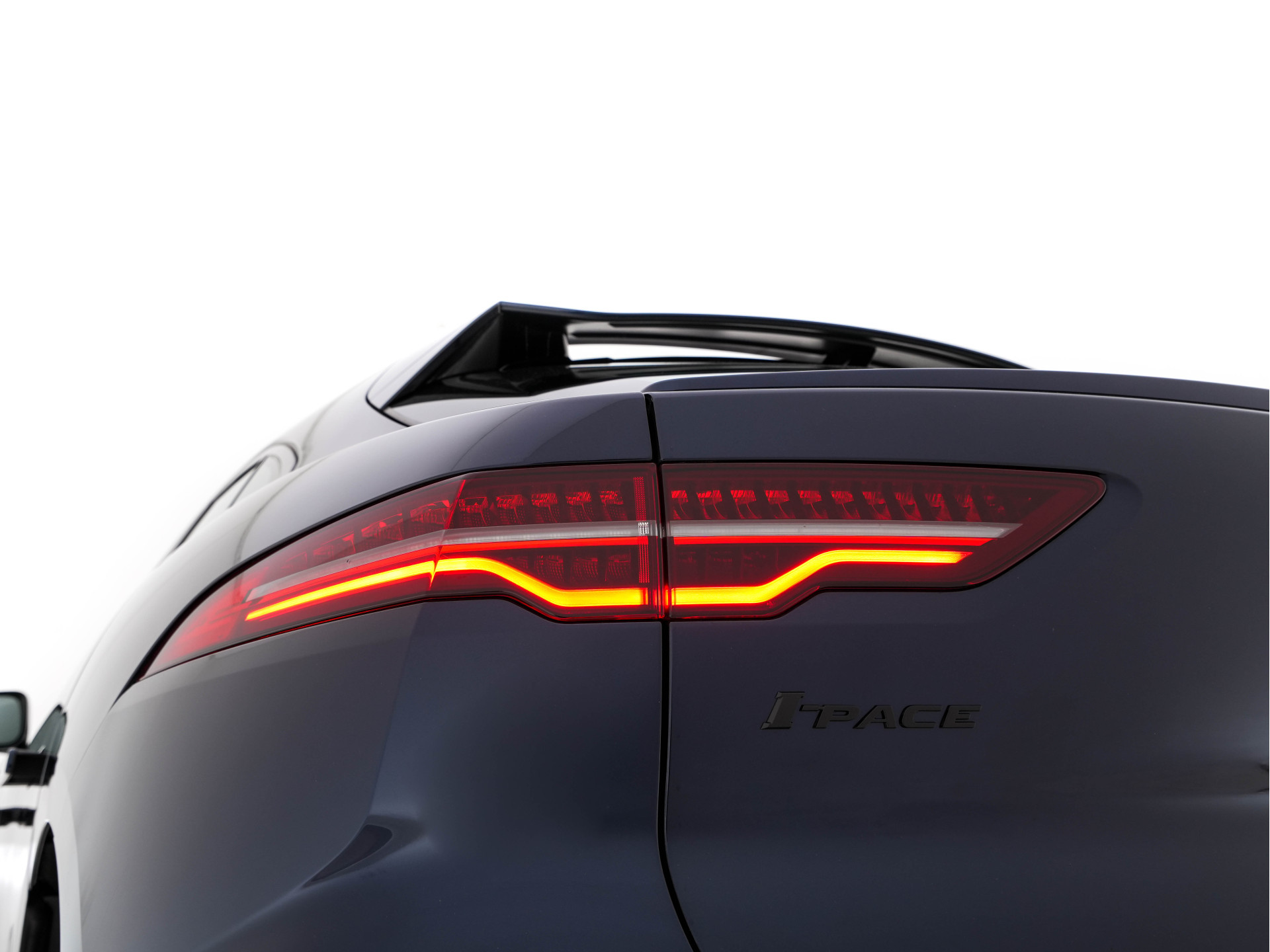 Jaguar I-PACE EV320 S AWD Business Pack 90 kWh [ 3-Fase ] {SOH-88%} (INCL-BTW) *LEATHER | FULL-LED | MERIDIAN-AUDIO | DIGI-COCKPIT | KEYLESS | DAB+ | NAVI-FULLMAP | ECC | HEATED-COMFORTSEATS | PDC | SURROUND-VIEW | CRUISE | LANE-ASSIST | TOWBAR | 20''A