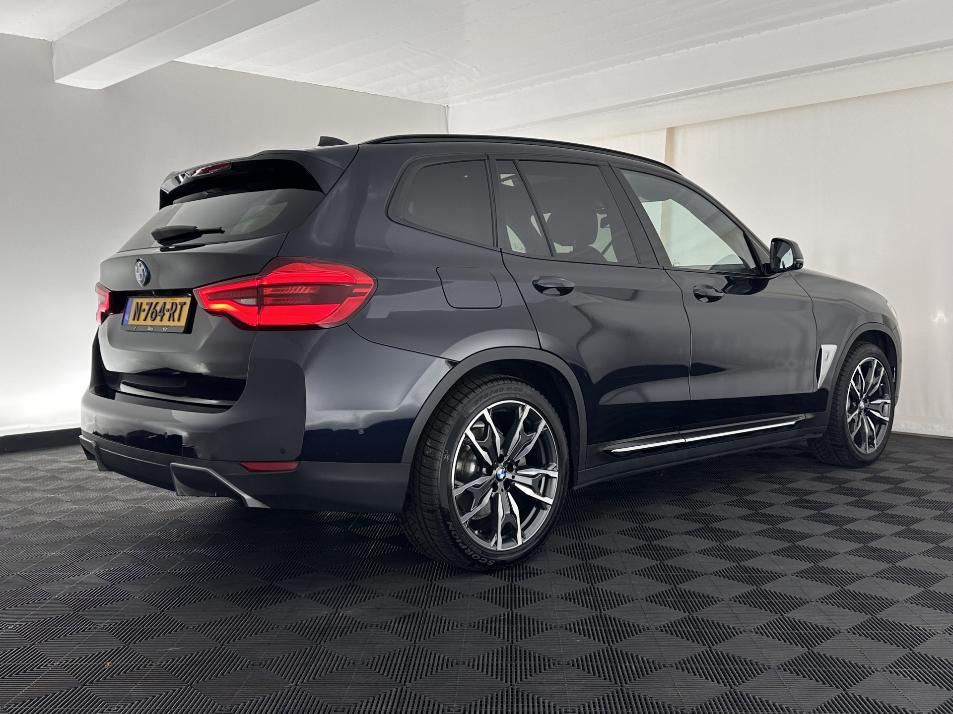 BMW iX3 High Executive 80 kWh [ 3-Fase-11kW ] {SOH-98%} (INCL-BTW) Aut. *PANO | LEATHER | HARMAN/KARDON | FULL-LED | BLINDSPOT | MEMORY-PACK | DIGI-COCKPIT | HEATED-SPORTSEATS | KEYLESS | TOPVIEW | DAB+ | NAVI-FULLMAP | HEAD-UP | PRIVACY-GLASS | .