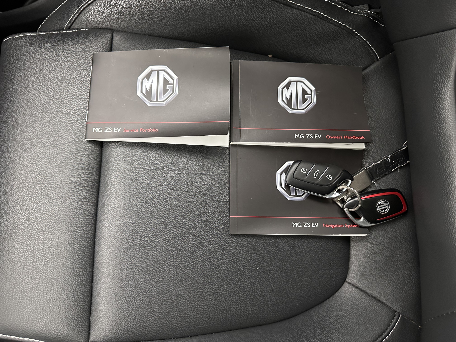 MG ZS EV Luxury 45 kWh {SOH-91%} (INCL-BTW) Aut. *PANO | LEATHER | CCS-FASTLOADER | KEYLESS | NAVI-FULLMAP | ADAPTIVE-CRUISE | CAMERA | HEATED-SPORTSEATS | CARPLAY | BLINDSPOT | DAB | LANE-ASSIST | 17''ALU*