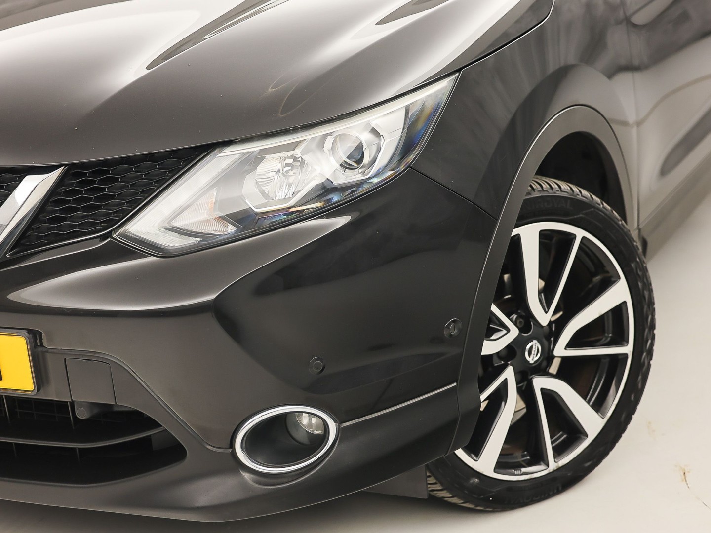Nissan Qashqai 1.6 Tekna Sport (PANORAMADAK, NAVIGATIE, 360 CAMERA, LEDER, ELEK SPORTSTOELEN, GETINT GLAS, CRUISE, NIEUWSTAAT)