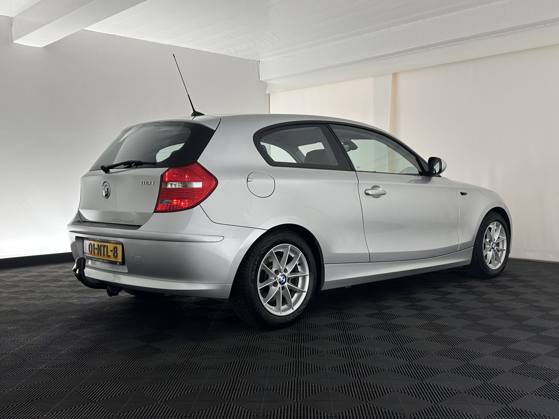 BMW 1-serie 118i Business Line *AIRCO | COMFORT-SEATS | 16''ALU | TOWBAR*