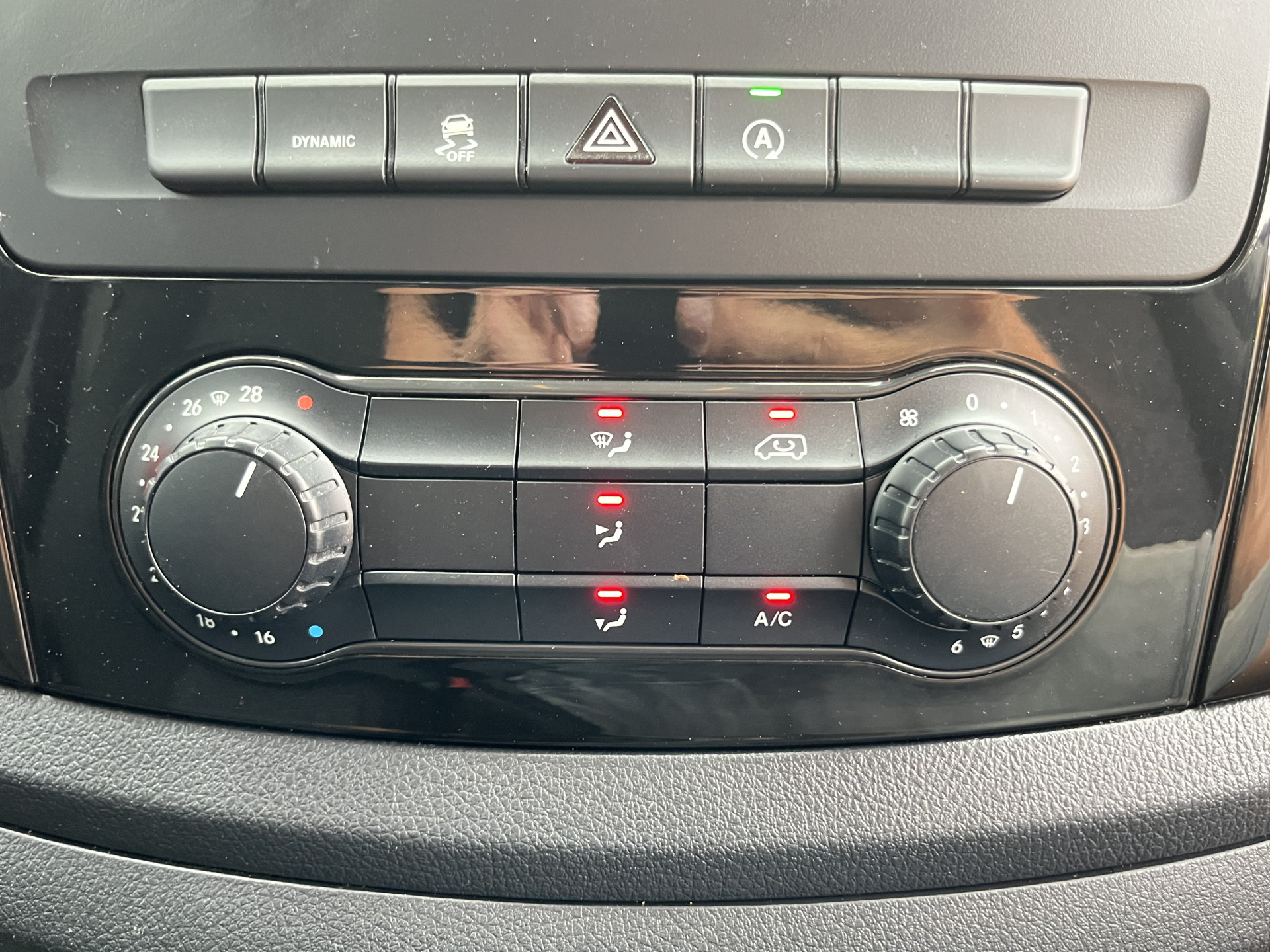 Mercedes-Benz Vito 119 1.9 CDI 190pk Automaat L2H1 9G-Tronic Climate Control Adaptieve Cruise Control Trekhaak Navigatie Camera Stoelverwarming