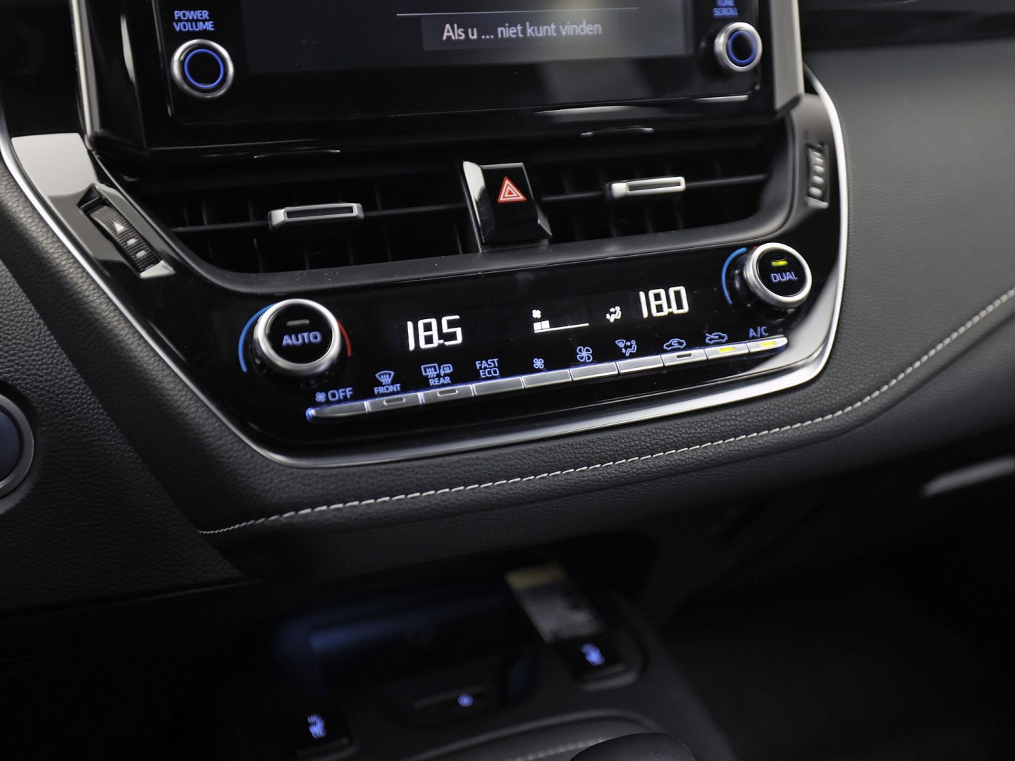 Toyota Corolla 1.8 Hybrid Sport Automaat (VIRTUAL COCKPIT, APPLE CARPLAY, CAMERA, STUUR/STOELVERWARMING, SPORTSTOELEN, ADAPTIVE CRUISE, ZWART HEMEL, NIEUWE APK, NIEUWSTAAT)