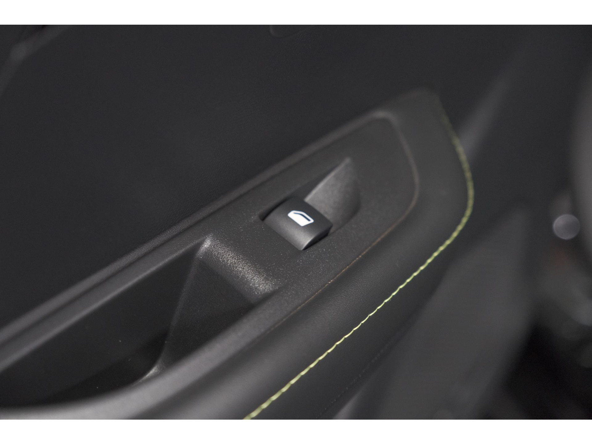 Peugeot 208 1.2 Hybrid 145 e-DCS6 GT | Alcantara Pakket | Camera | Apple Carplay | Stoelverwarming