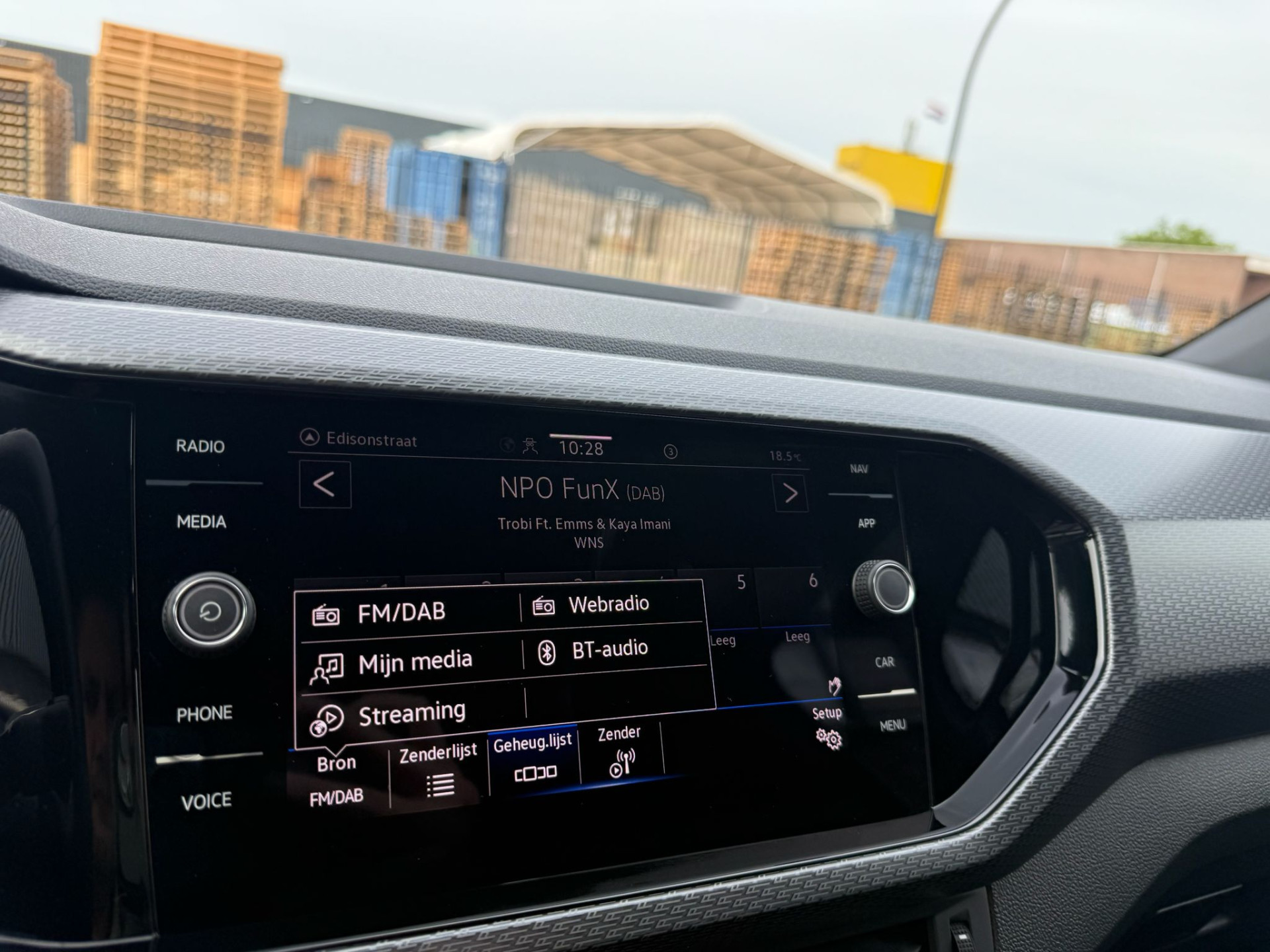 Volkswagen T-Cross 1.0 TSI R-Line | 1E EIGENAAR | 3/6/12MND GARANTIE| AUTOMAAT | LED | CARPLAY | DIGITAAL COCKPIT | DAB | CRUISE |