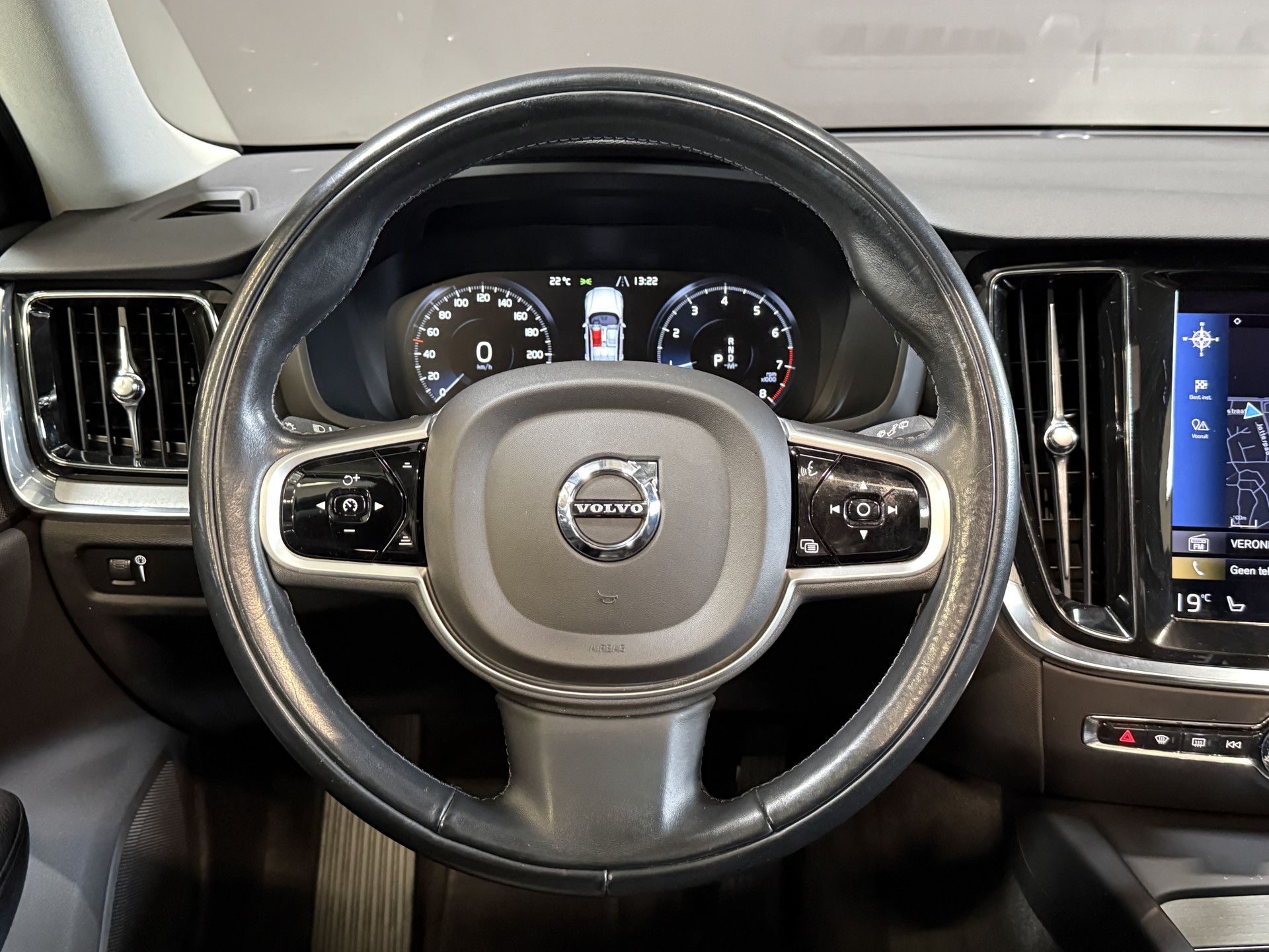 Volvo V60 2.0 B3 R-Design | Trekhaak | Panoramadak | Apple Carplay | Leder