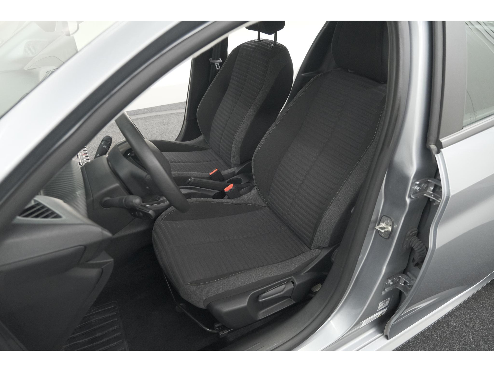 Peugeot 208 PureTech 100 Active | Parkeersensoren | Navigatie | Apple Carplay