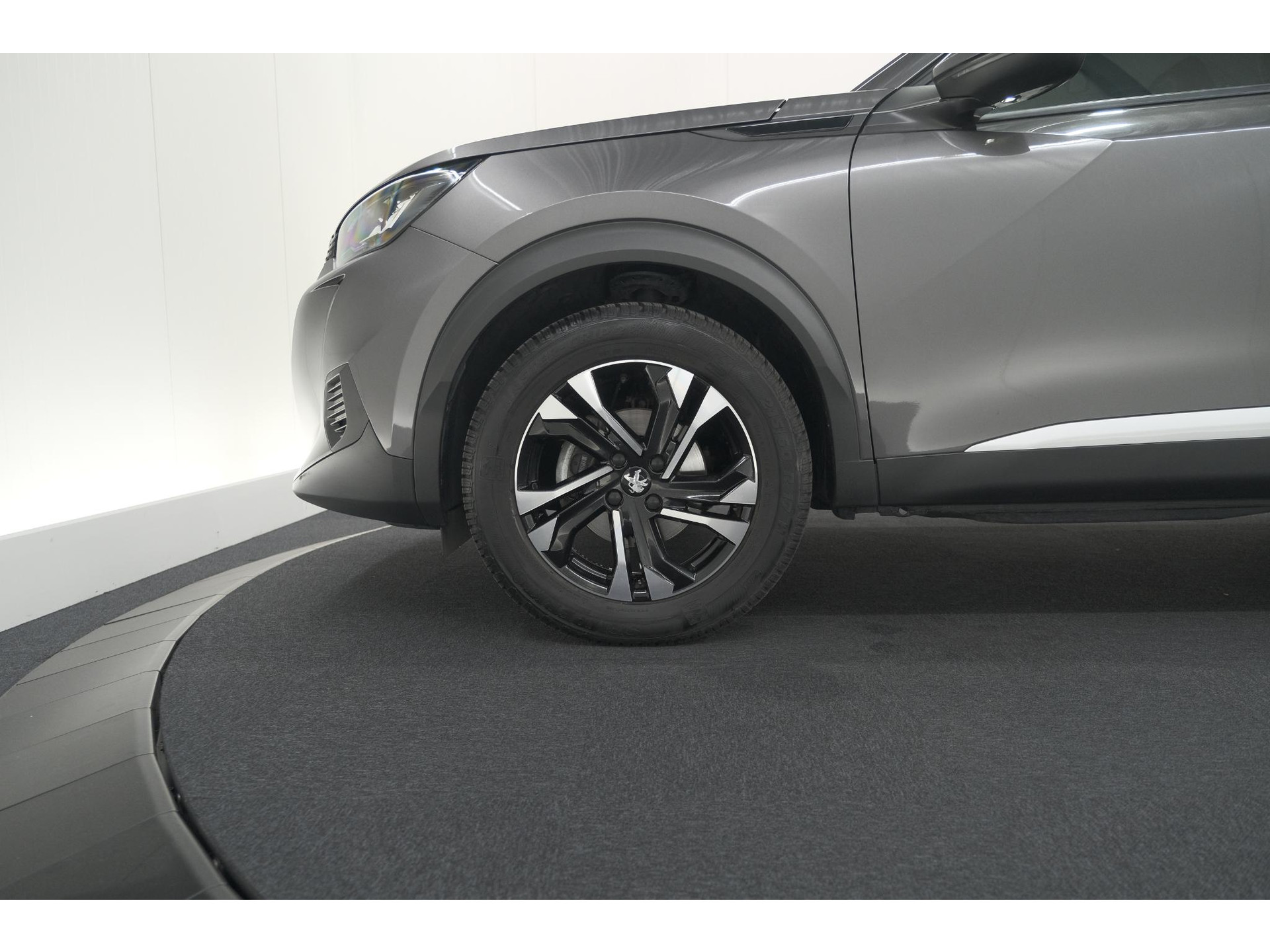 Peugeot 2008 PureTech 130 EAT8 Allure Pack | Trekhaak | Camera | Navigatie | Parkeersensoren