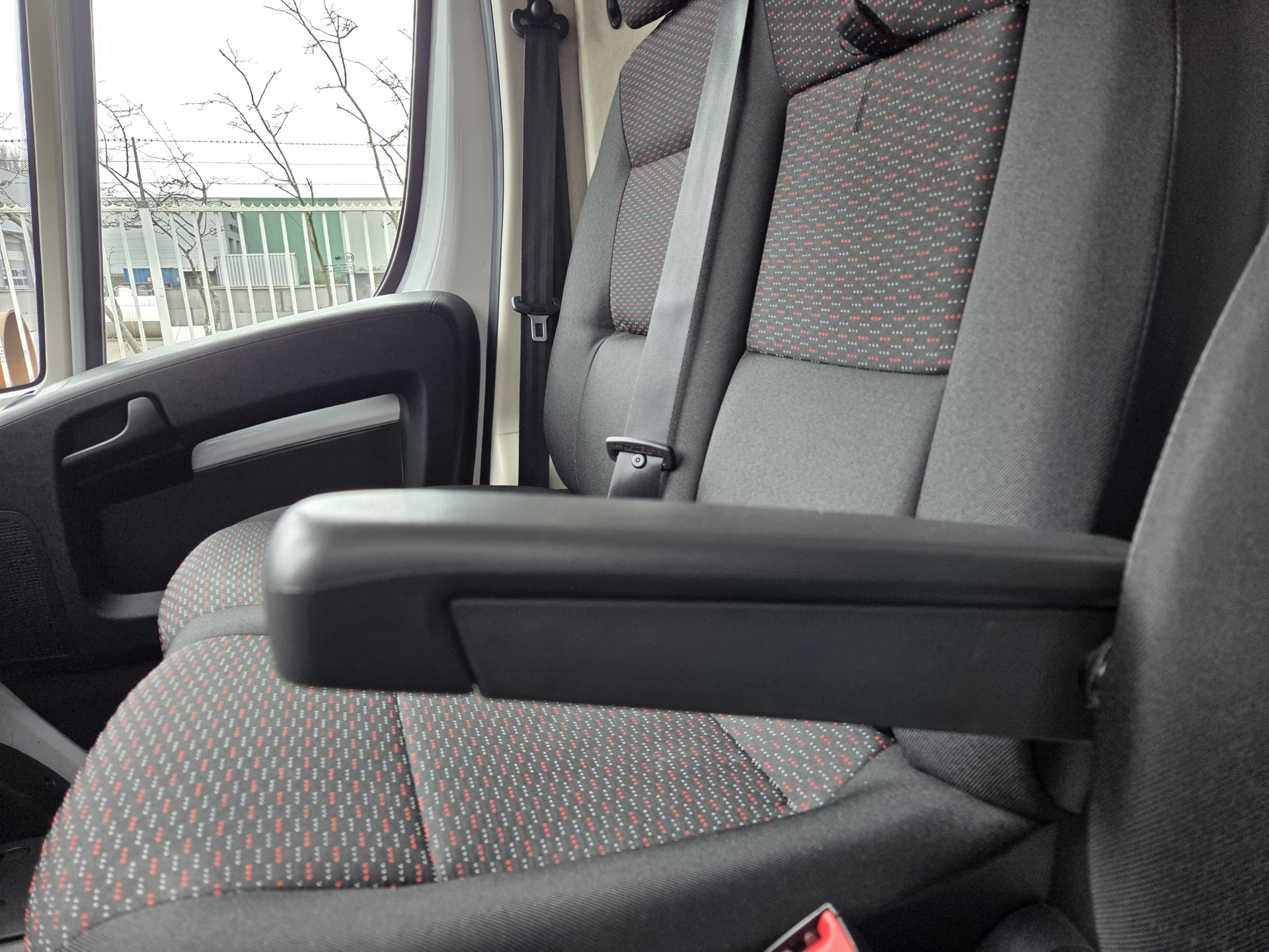 Peugeot Boxer 2.2 BlueHDI 140Pk L4H2 Airco Navi PDC Cruise control Achteruitrijcamera