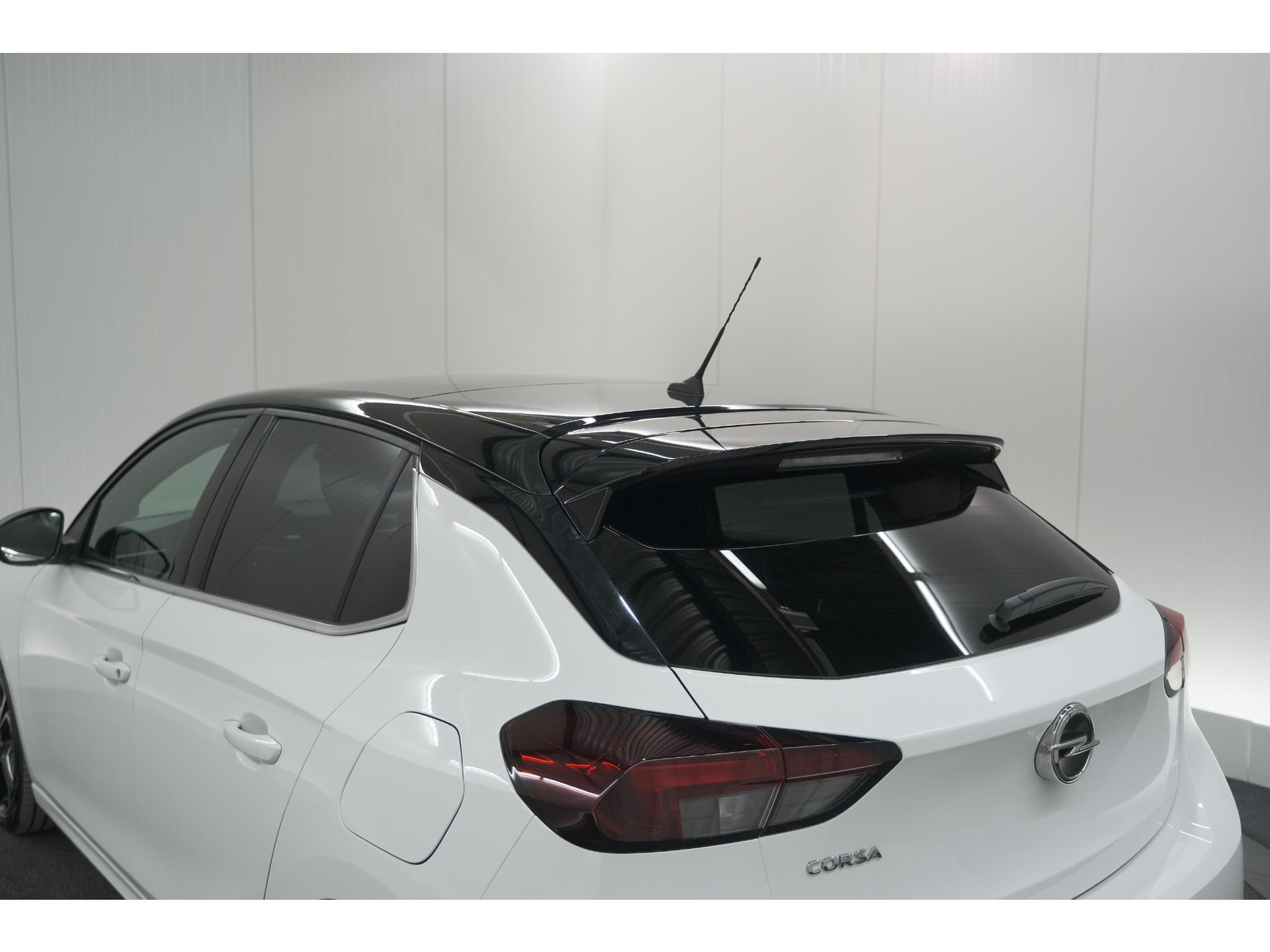 Opel Corsa 1.2 Turbo 100 Ultimate | Panoramadak | Camera | Dodehoekdetectie | Apple Carplay