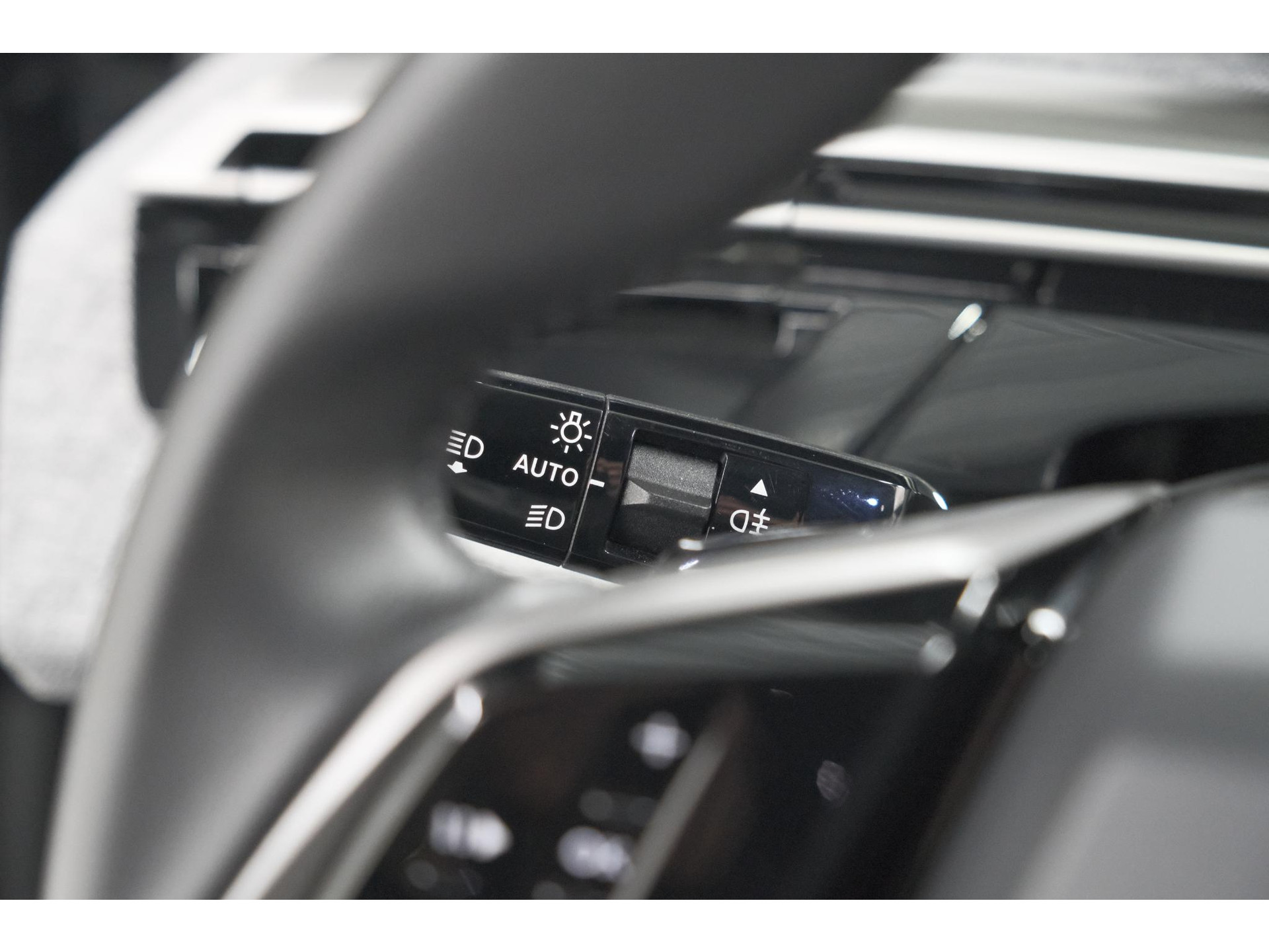 Peugeot 5008 1.2 Hybrid 136 e-DCS6 Allure | 7 Zitplaatsen | Camera | Stoelverwarming | Navigatie