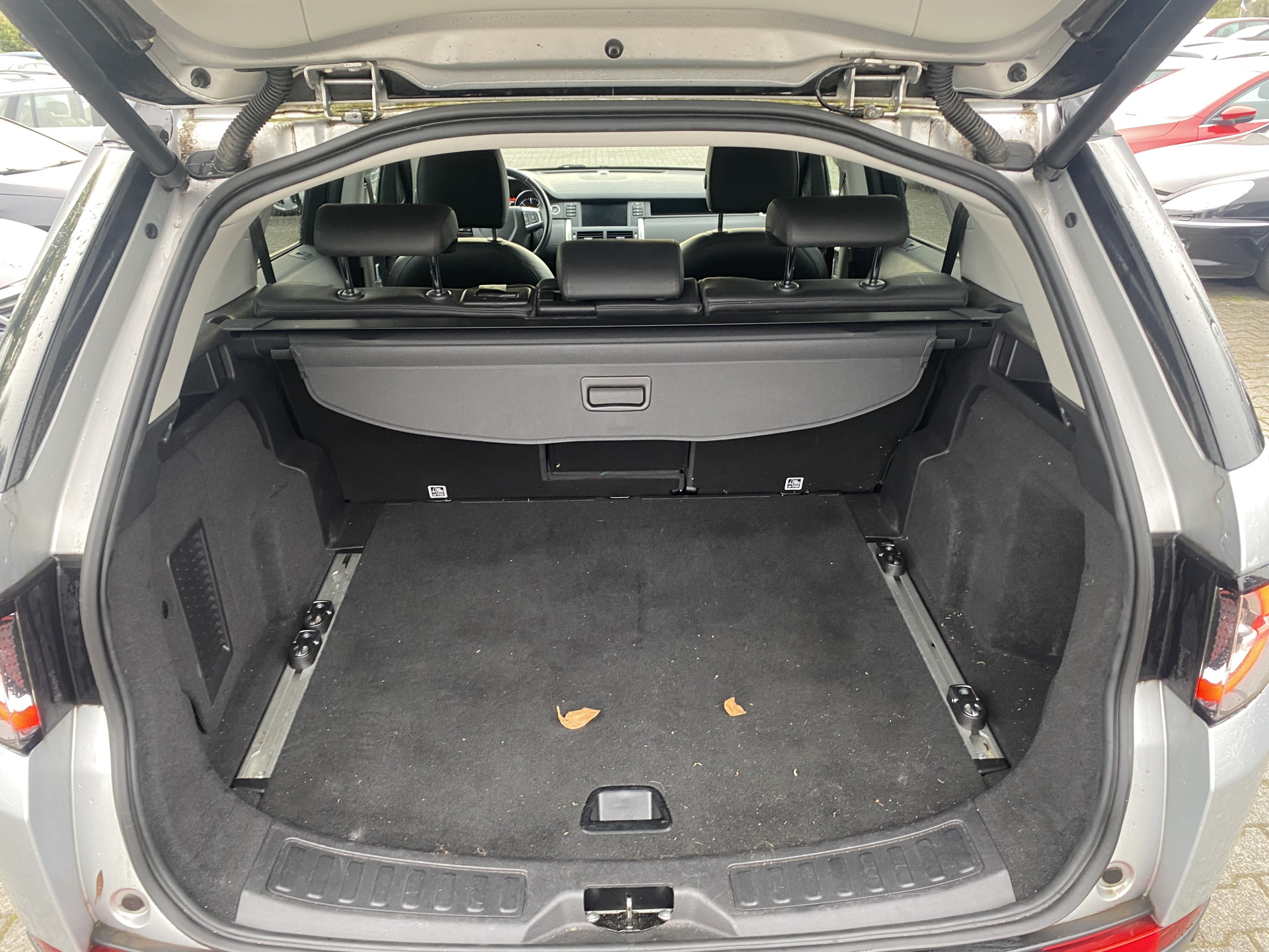 Land Rover Discovery Sport 2.0 TD4 HSE Luxury AWD [⚠️] *NAVI-FULLMAP | BI-XENON | LEATHER | MERIDIAN-SURROUND | CAMERA | ECC | PDC | CRUISE | LANE-ASSIST | MEMORY-PACK | PRIVACY-GLASS | TOWBAR | HEATED-COMFORTSEATS | LANE-ASSIST | 19"ALU*