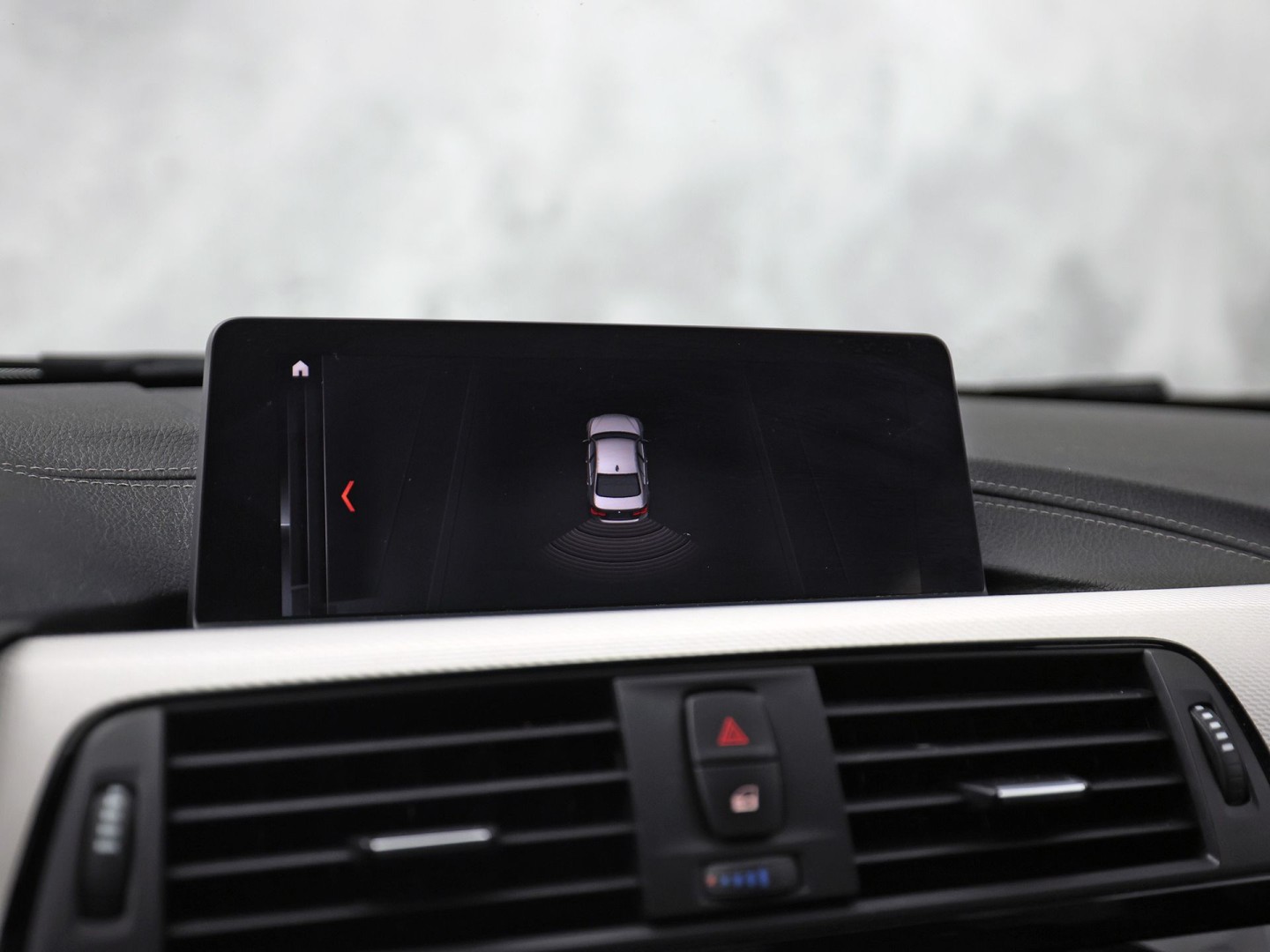 BMW 3 Serie 318i M Sport High Executive Automaat (VIRTUAL COCKPIT, M PAKKET, GROOT NAVI, STOELVERWARMING, SPORT AUTOMAAT, SPORTSTOELEN, TREKHAAK, GETINT GLAS, PARKEERSENSOREN, NIEUWSTAAT)