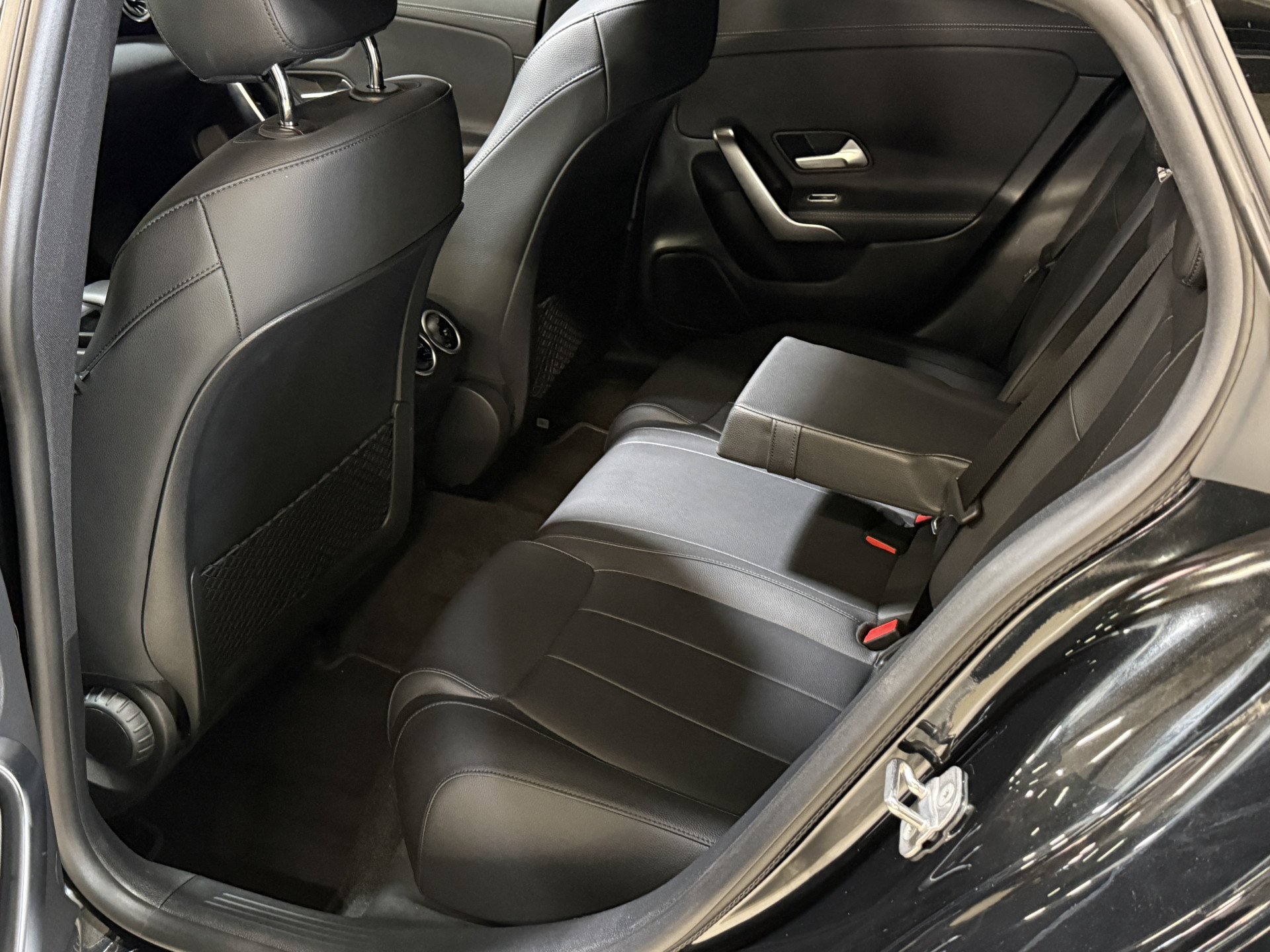 Mercedes-Benz CLA-klasse Shooting Brake 180 Luxury Line | Panoramadak | Leder | Camera | Sfeerverlichting