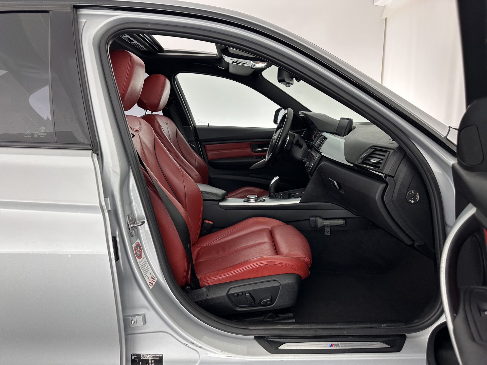 BMW 3-serie 328i High Executive M-Sport-Pack Aut *PANO | LEATHER | BI-XENON | HEATED-SPORTSEATS | SHIFT-PADDLES | HIFI-SOUND | MEMORY-PACK | KEYLESS | NAVI-FULLMAP | ECC | PRIVACY-GLASS | PDC | CRUISE | 19''ALU*