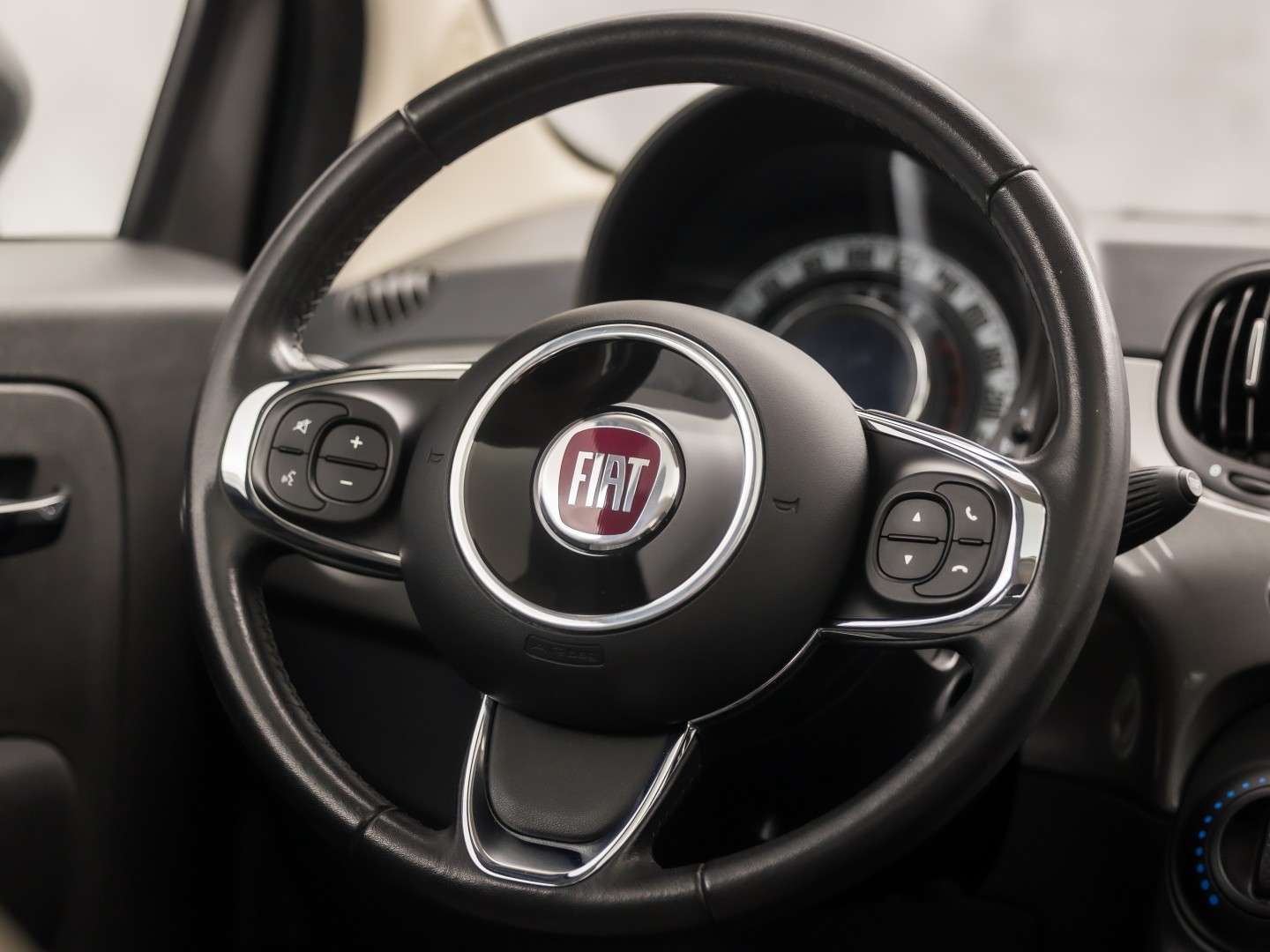 Fiat 500 0.9 TwinAir Turbo Sport (PANORAMADAK, NAVIGATIE, LM VELGEN, SPORTSTOELEN, ELEK RAMEN, BLUETOOTH, NIEUWSTAAT)