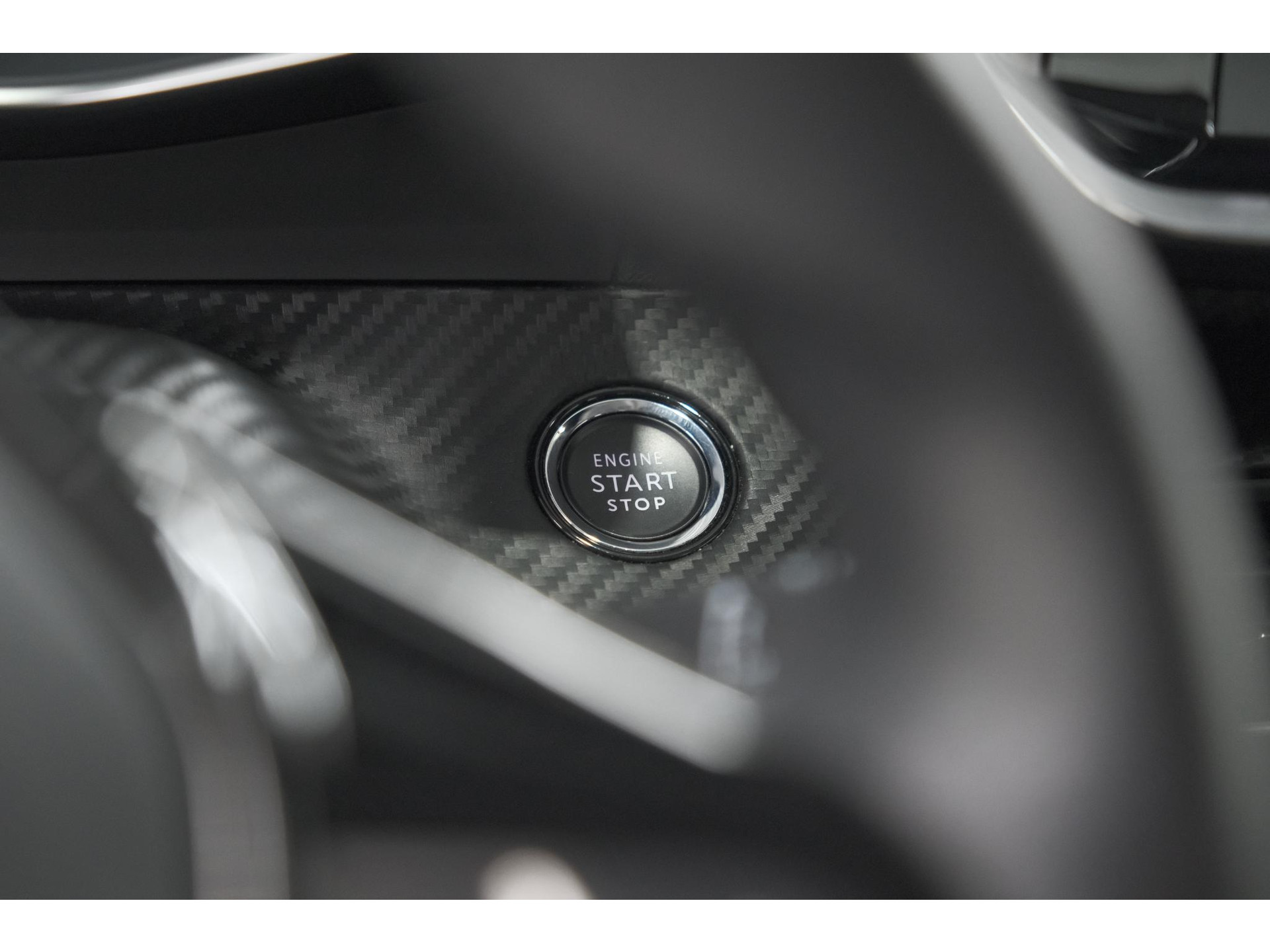 Peugeot 2008 PureTech 130 Allure | Camera | Stoelverwarming | Apple Carplay | Parkeersensoren voor + Achter