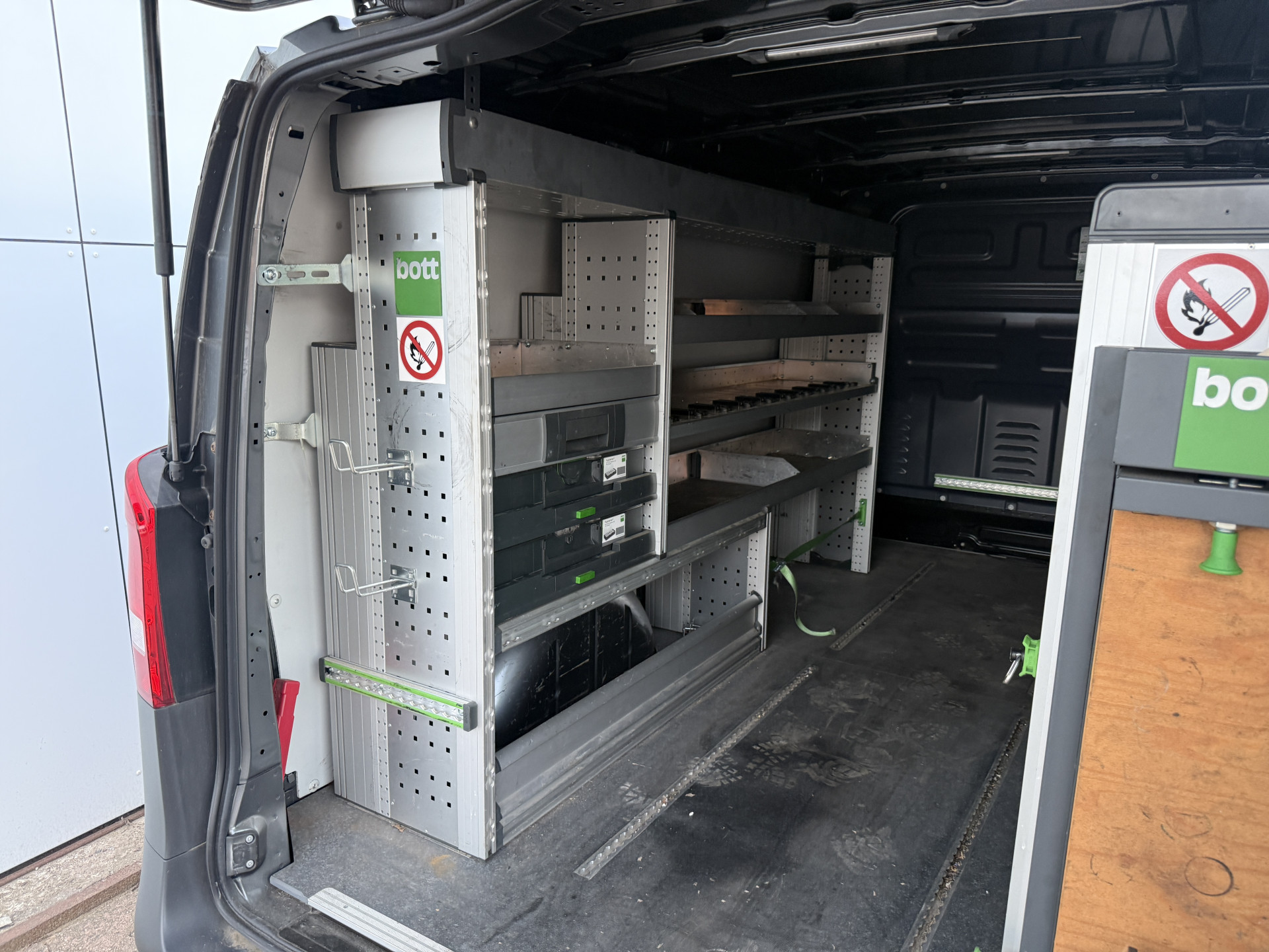 Mercedes-Benz Vito 114 1.9 CDI Automaat L2H1 Climate Control Cruise Control Parkeersensoren V+A Kastwand Inbouw