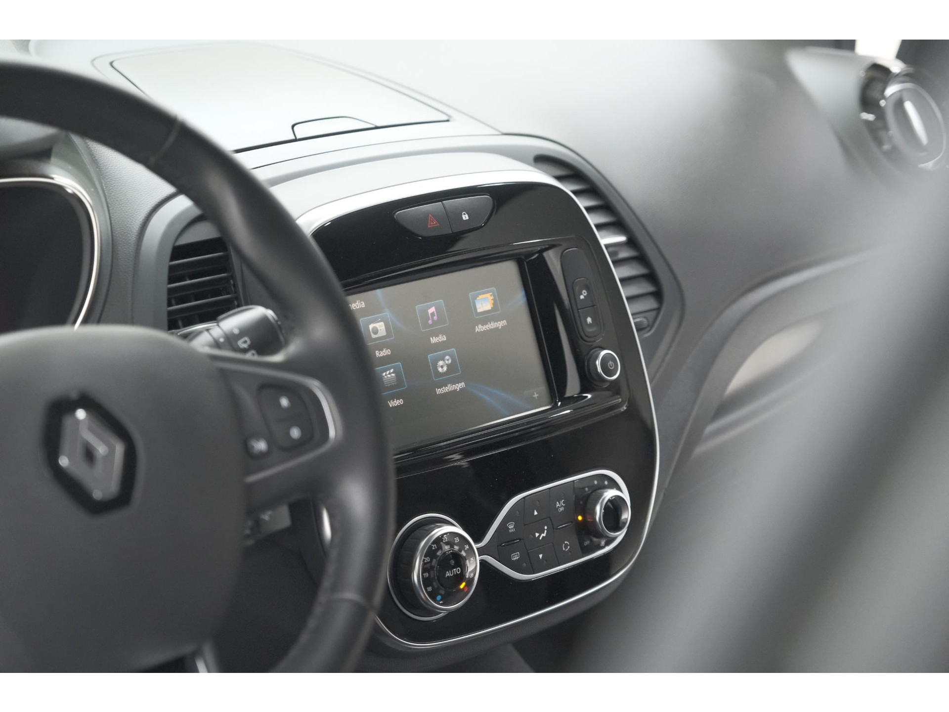 Renault Captur TCe 130 Intens | Camera | Navigatie | Parkeersensoren | Climate Control