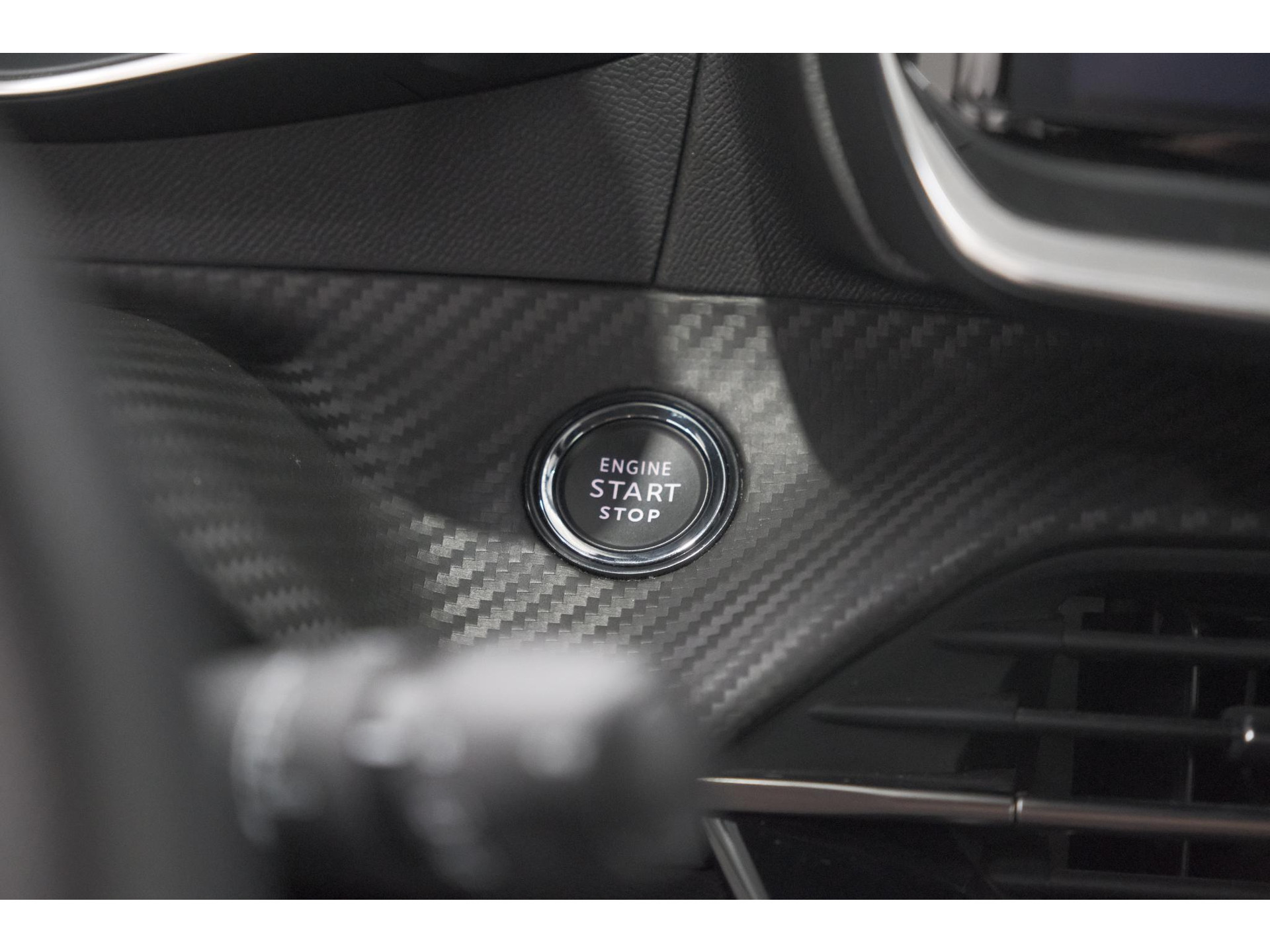 Peugeot 208 1.2 Hybrid 145 e-DCS6 GT | Alcantara Pakket | Camera | Apple Carplay | Stoelverwarming