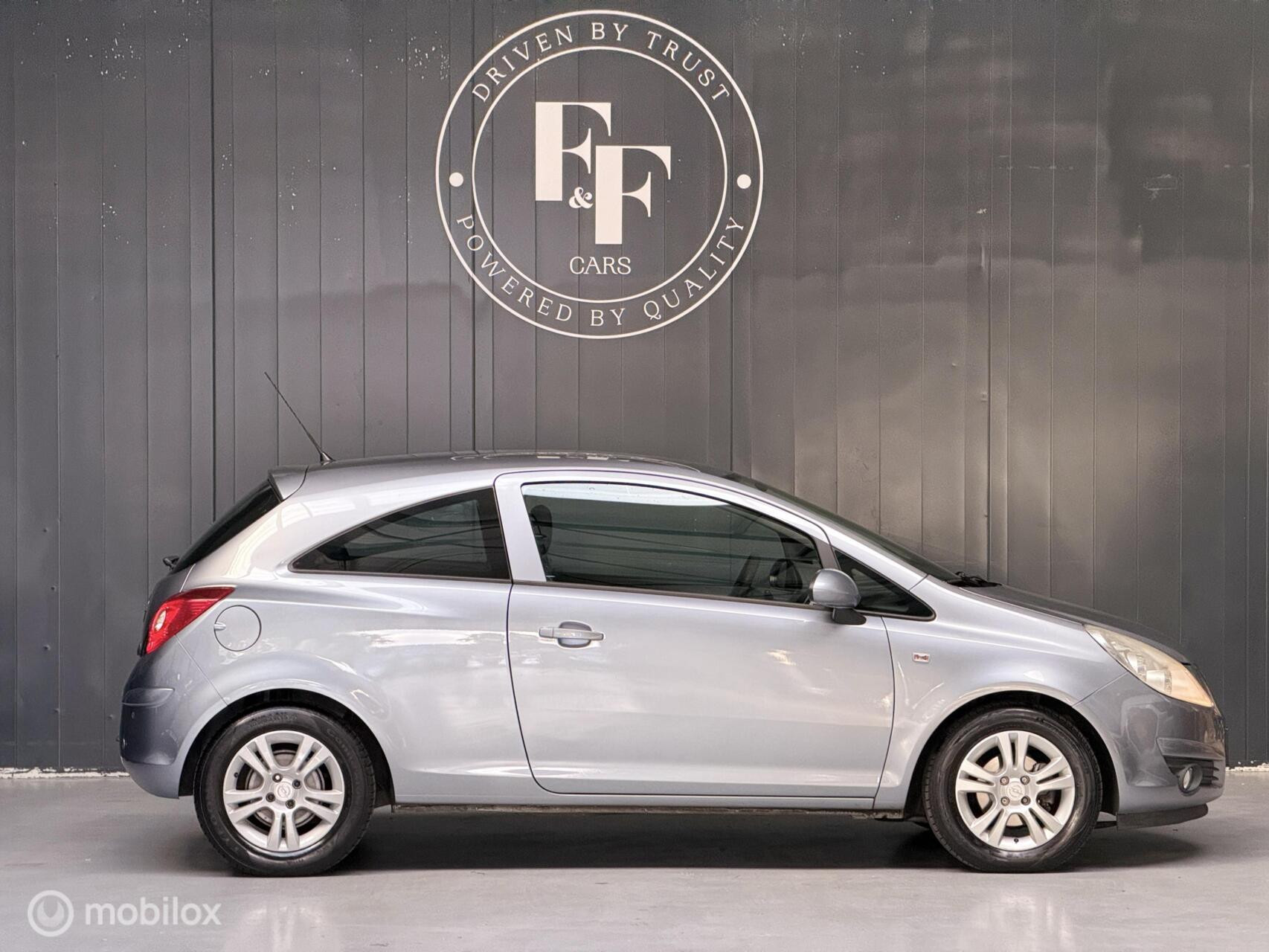 Opel Corsa 1.4-16V Cosmo| Vol Automaat | NAP | Cruise |Airco