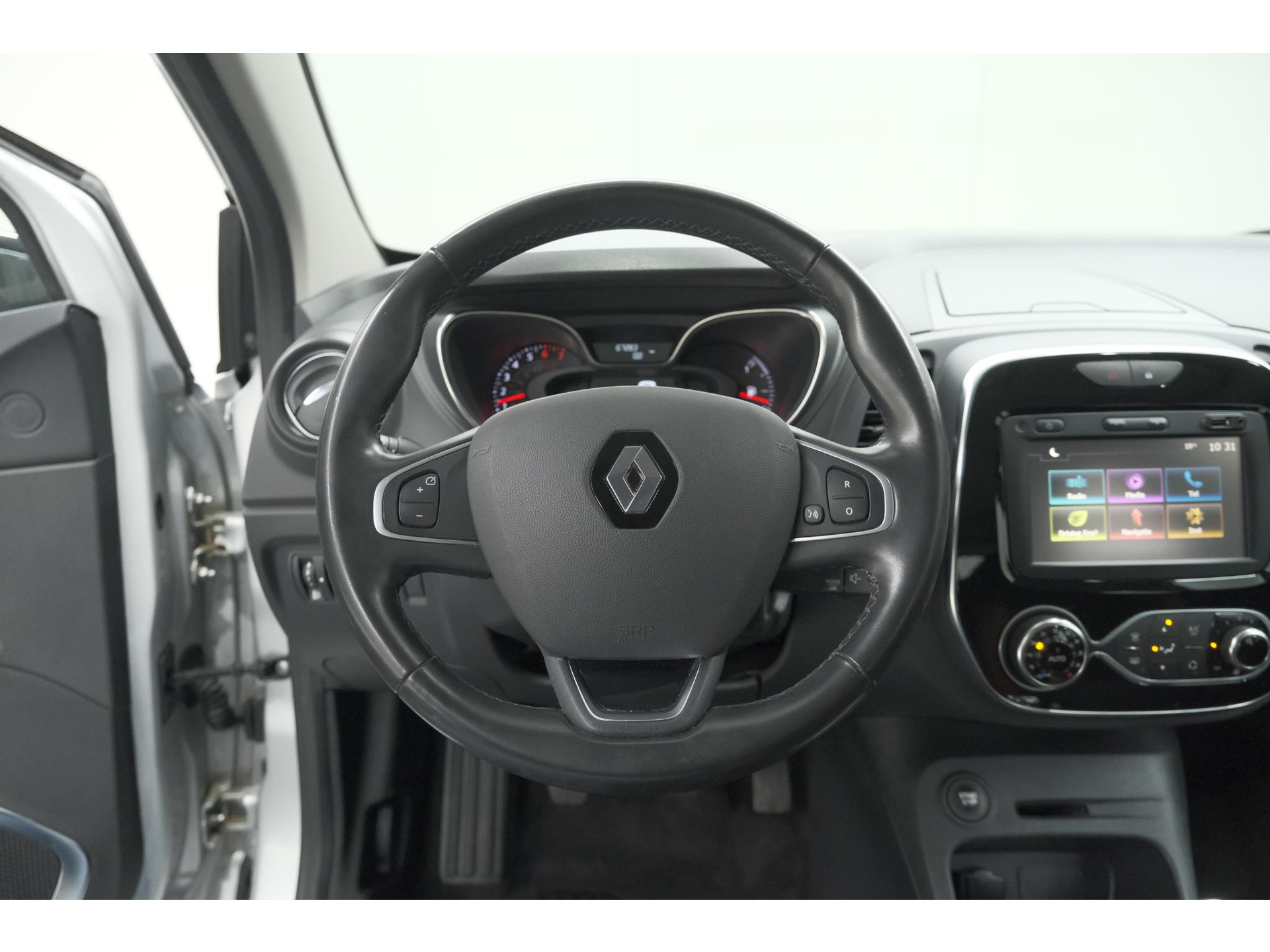 Renault Captur TCe 90 Intens | Trekhaak | AllSeason banden | Navigatie | Parkeersensoren