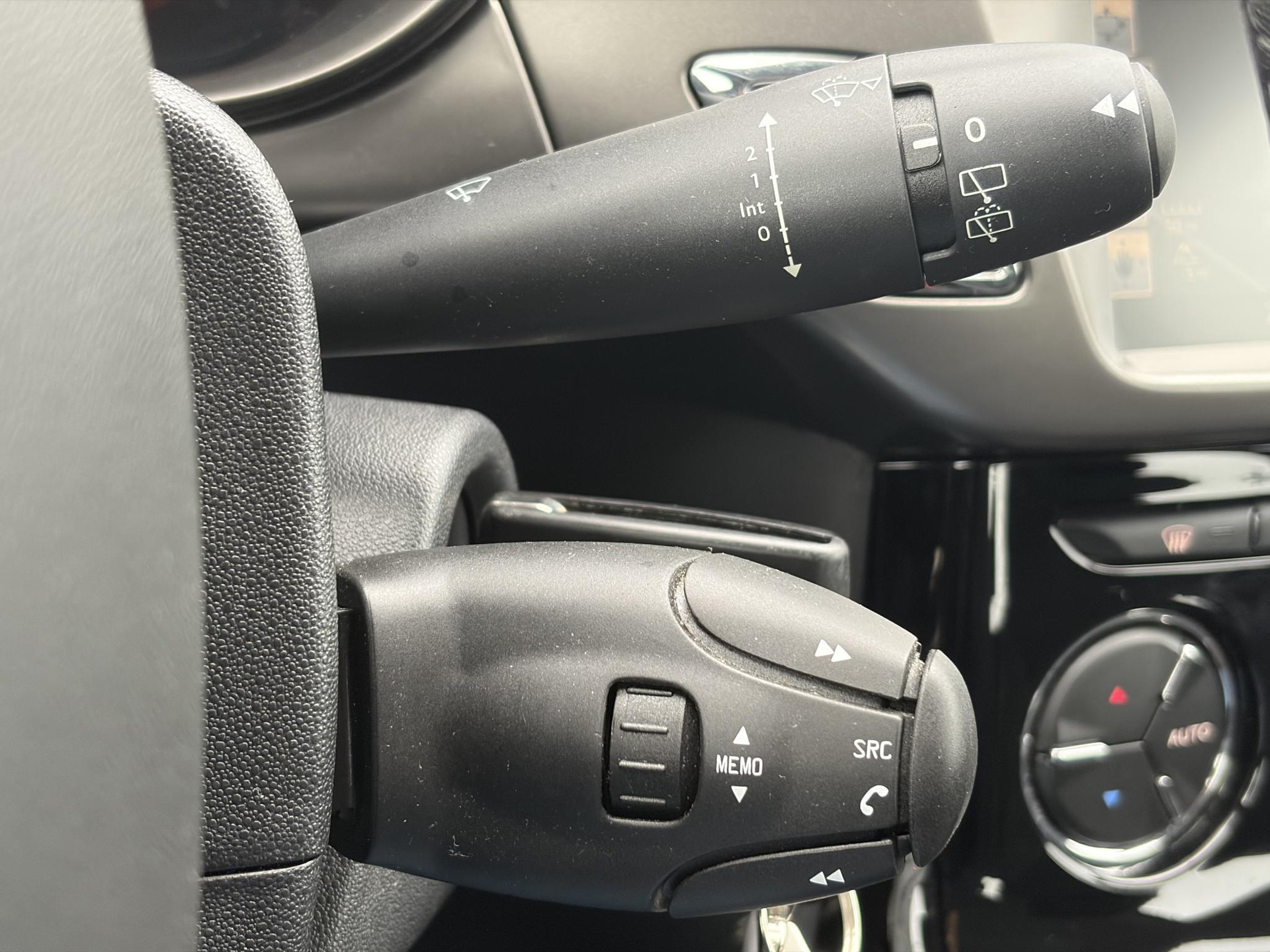 Citroen C3 1.2 PureTech Selection ✓Nieuwe D-riem✓Navi✓Carplay✓Trekhaak✓Dealer Onderhouden✓Clima✓Cruise✓5 Deurs✓Net grote beurt gehad✓N.A.P✓Apk tot 09-2027