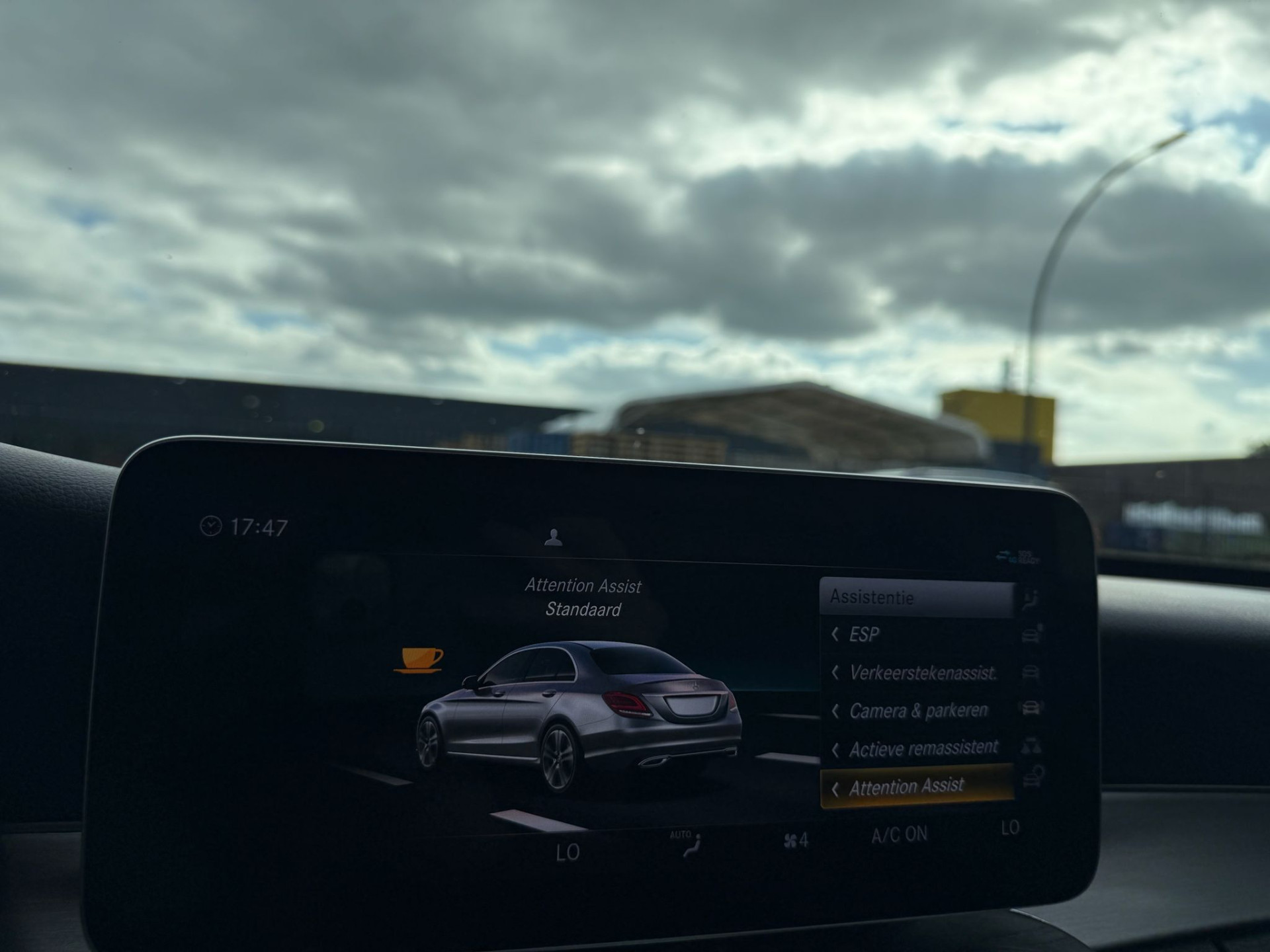 Mercedes-Benz C-klasse 300 e Advantage Pack | 3/6/12MND GARANTIE | AUTOMAAT | CRUISE | LED | LEDER | 360 CAMERA | SFEER | CARPLAY | NAVI |