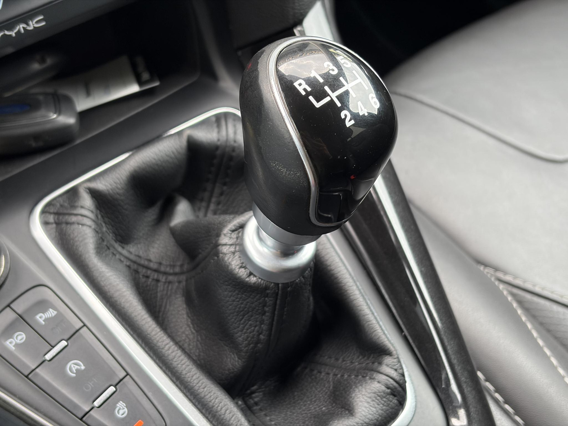 Ford Focus Wagon 1.5 Titanium Edition 1e Eigenaar,150pk,Navi,Camera,6 Bak,Stoelverw,Stuurverw,Leder,Lm velgen,Pdc V+A,Elekt.stoelen,Recent beurt gehad,Apk tot 03-2027