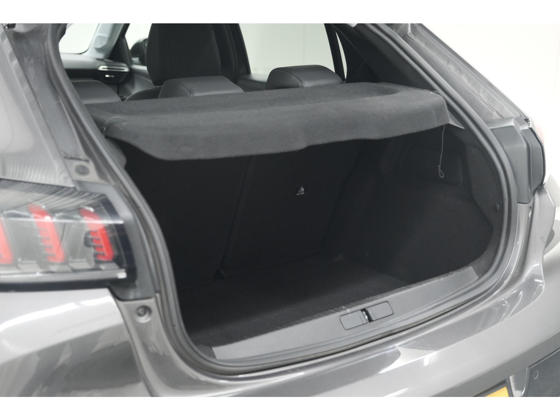 Peugeot 208 PureTech 100 EAT8 Allure Pack | Camera | Apple Carplay | Parkeersensoren | Stoelverwarming