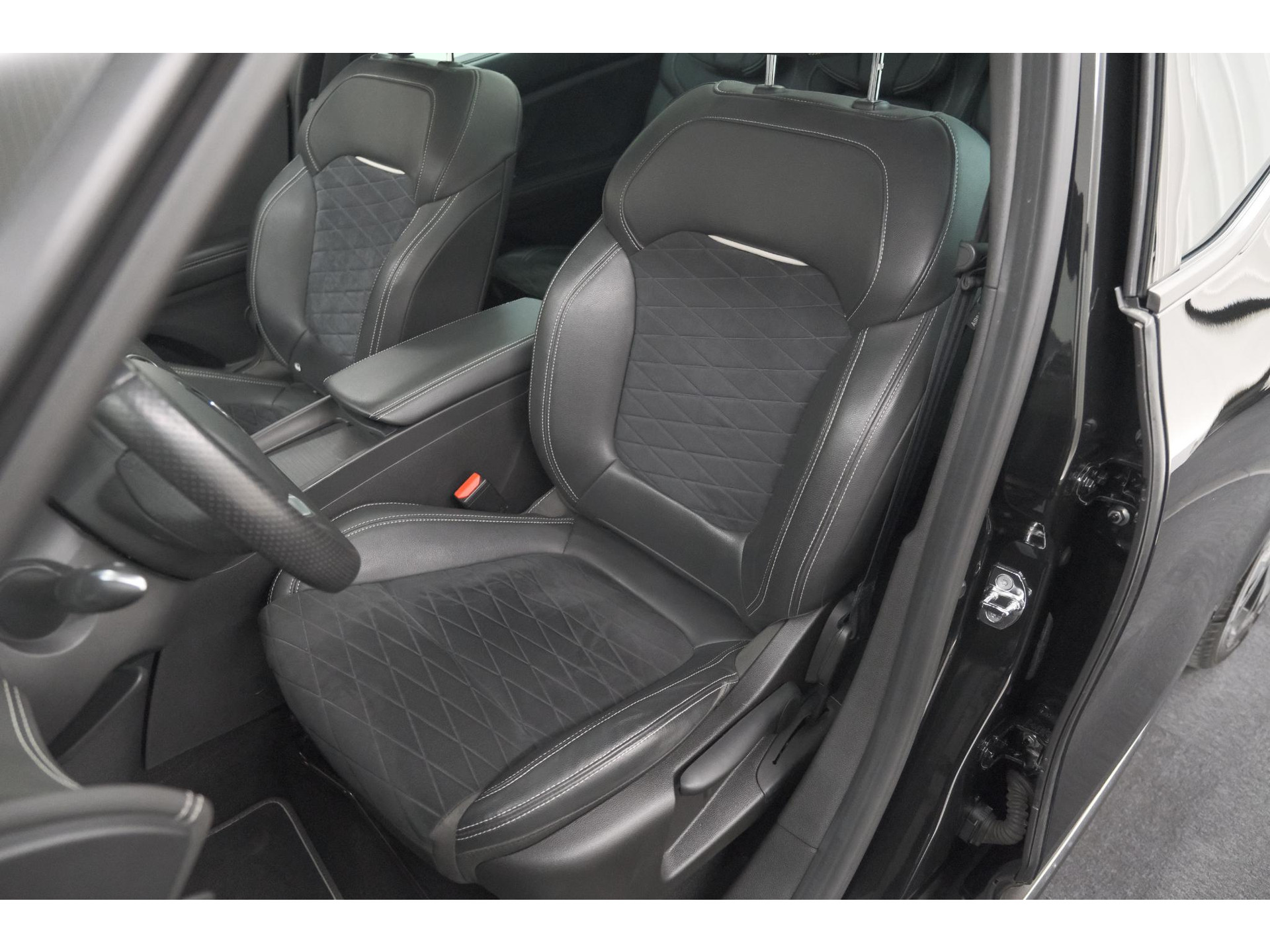 Renault Scénic TCE 160 EDC Black Edition | Trekhaak | Adaptieve Cruise Control | BOSE Premium Audio | Panoramadak