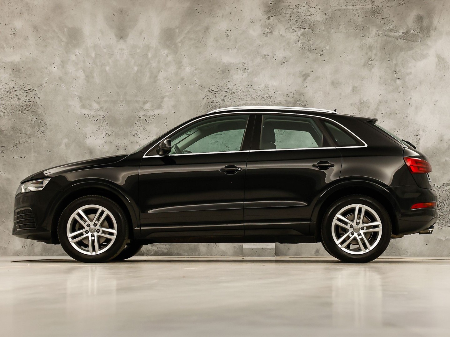 Audi Q3 1.4 TFSI Sport 150Pk Automaat (NAVIGATIE, CLIMATE, CAMERA, STOELVERWARMING, SPORTSTOELEN, XENON, DRIVE SELECT, CRUISE, NIEUWSTAAT)