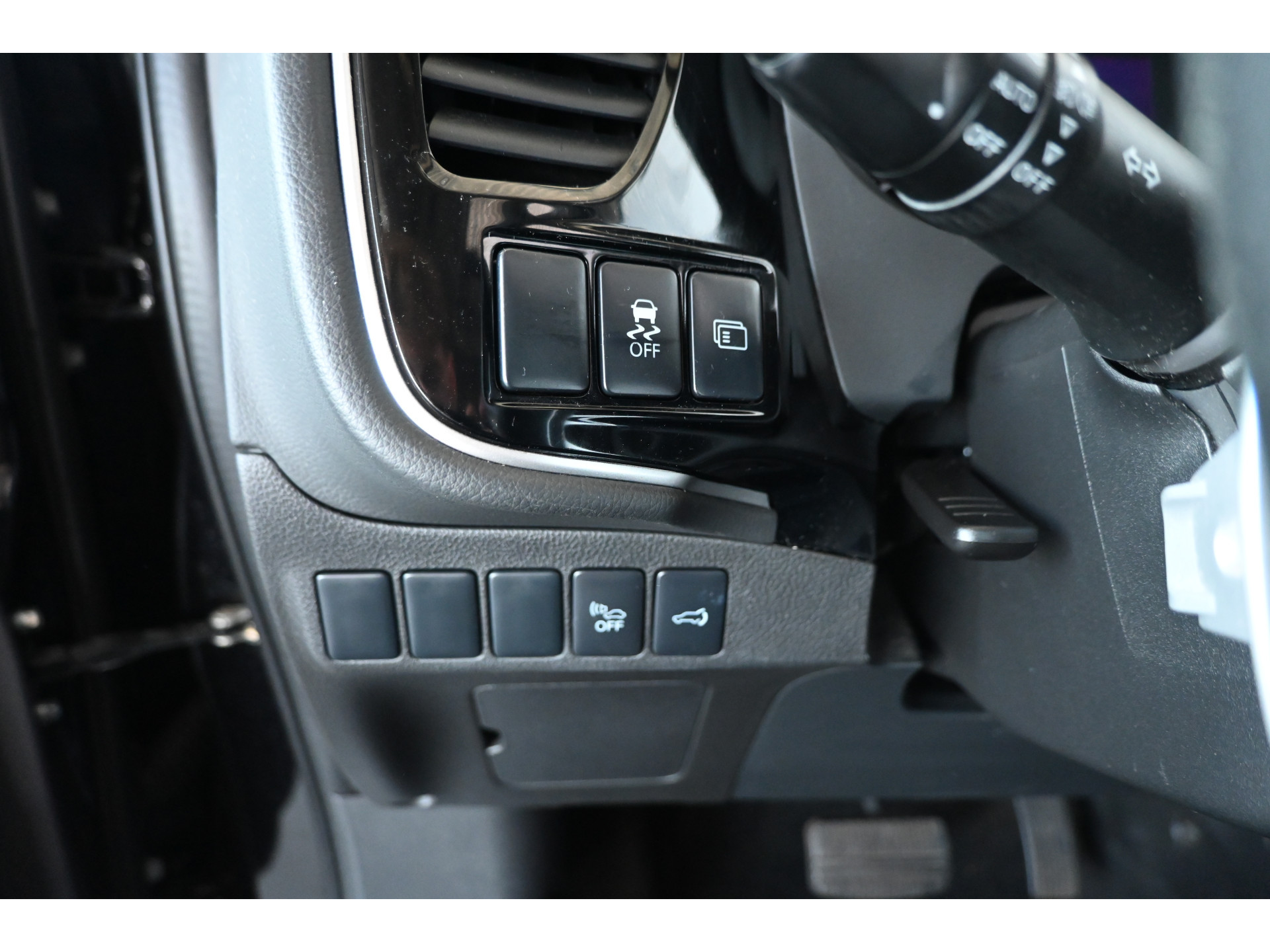 Mitsubishi Outlander 2.0 PHEV Automaat Limited Edition X-Line Navigatie Leder Trekhaak Schuifdak Rijklaarprijs! Inruil Mogelijk!