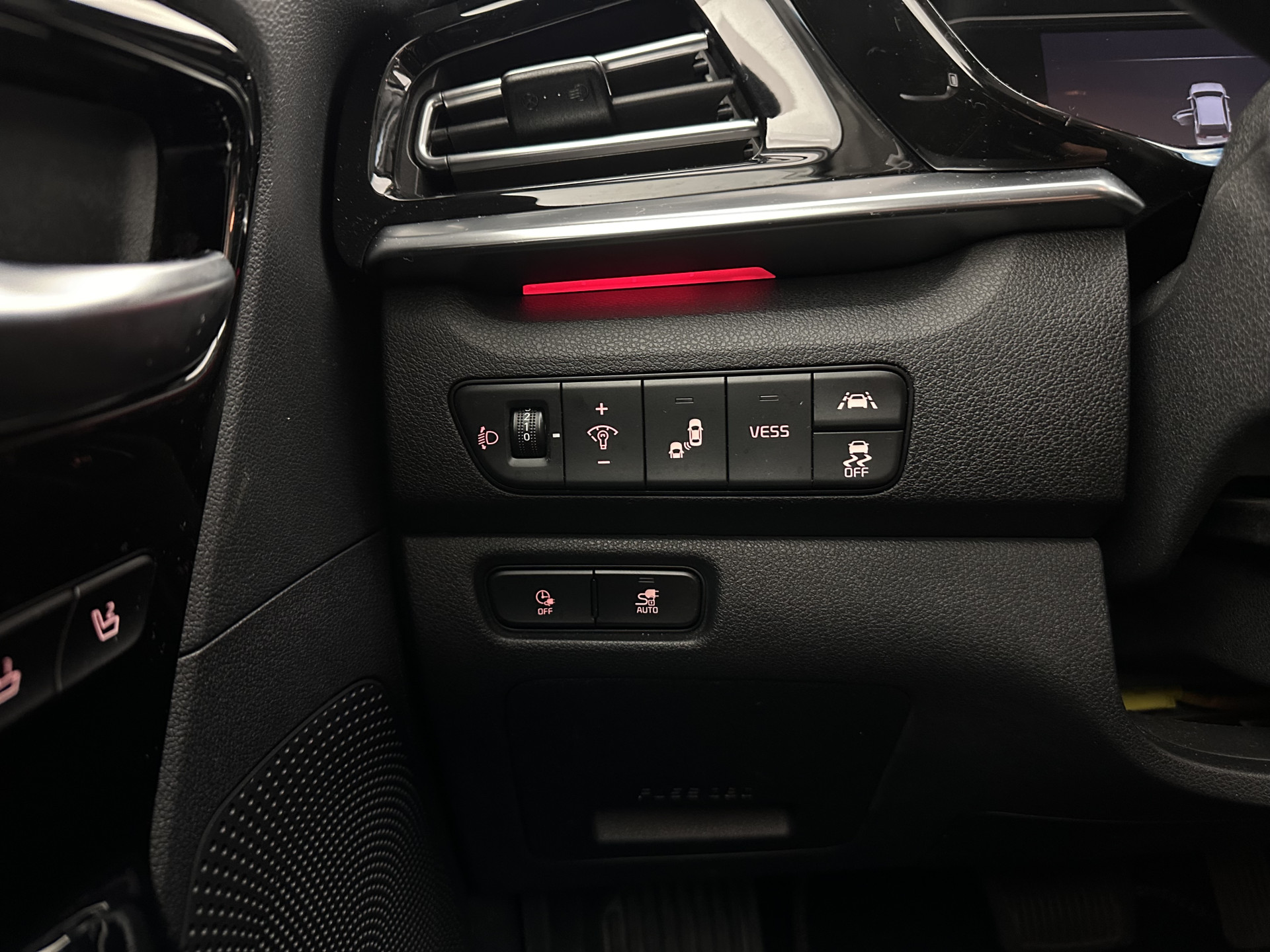 Kia e-Niro ExecutiveLine 64 kWh [ 3-Fase ] {SOH-100%} (INCL-BTW)  Aut.*HEATPUMP | LEATHER | FULL-LED | NAVI-FULLMAP | ADAPTIVE-CRUISE | CAMERA | MEMORY-PACK | LANE-ASSIST | KEYLESS | DIGI-COCKPIT | PRIVACYGLASS | SHIFTPADDLES | 17"ALU*