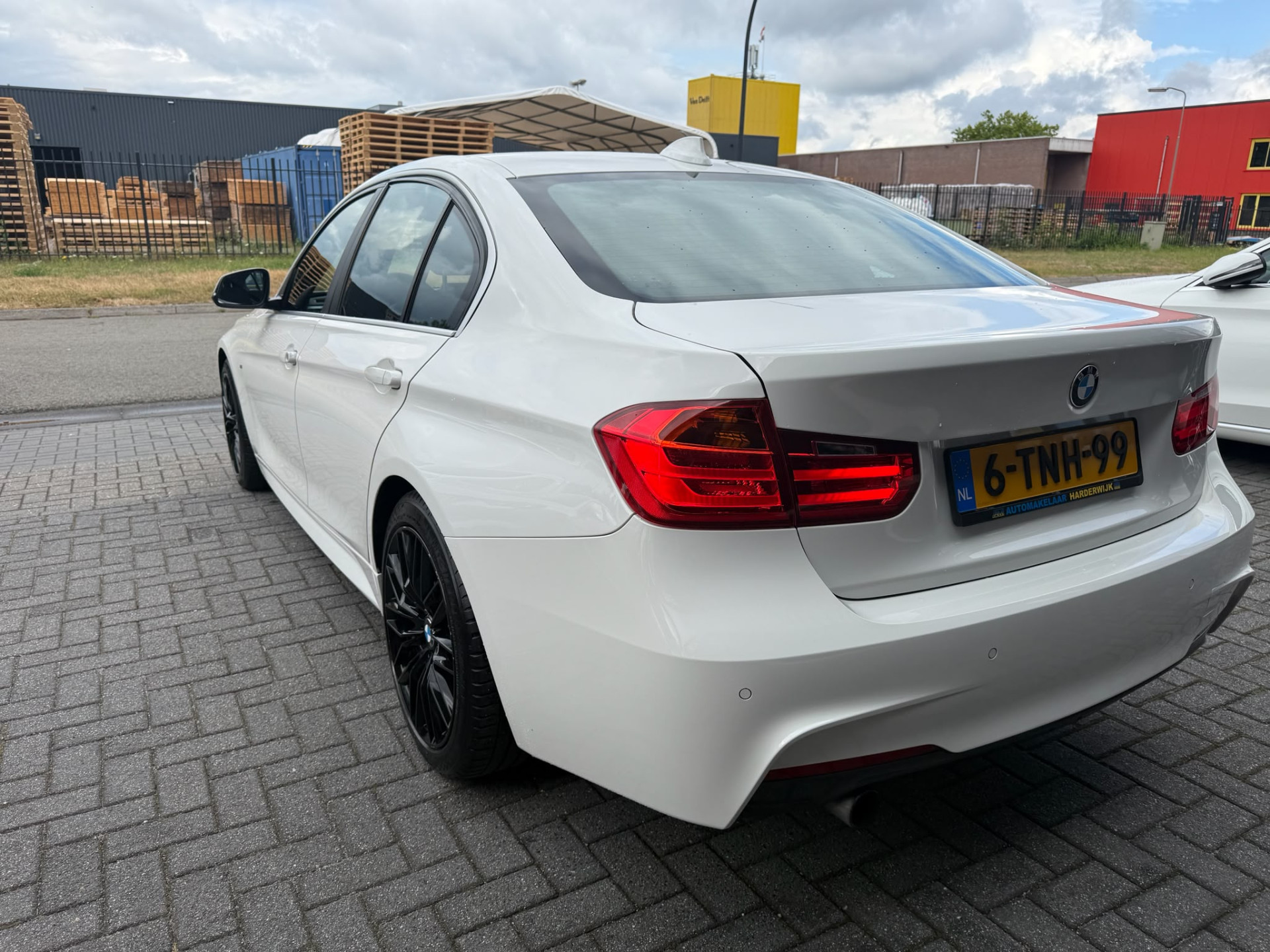 BMW 3-serie 316i M Sport Edition | NIEUWE APK | 3/6 of 12 MND GARANTIE | SCHUIF DAK | NAVI |