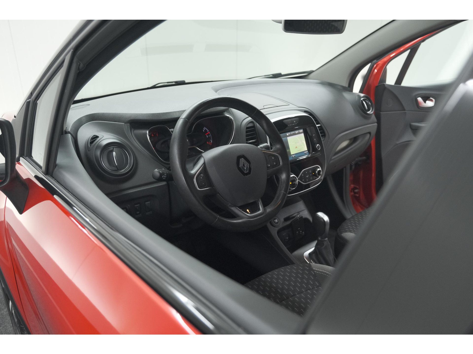 Renault Captur TCe 120 EDC Intens | Trekhaak | Camera | Navigatie | Parkeersensoren