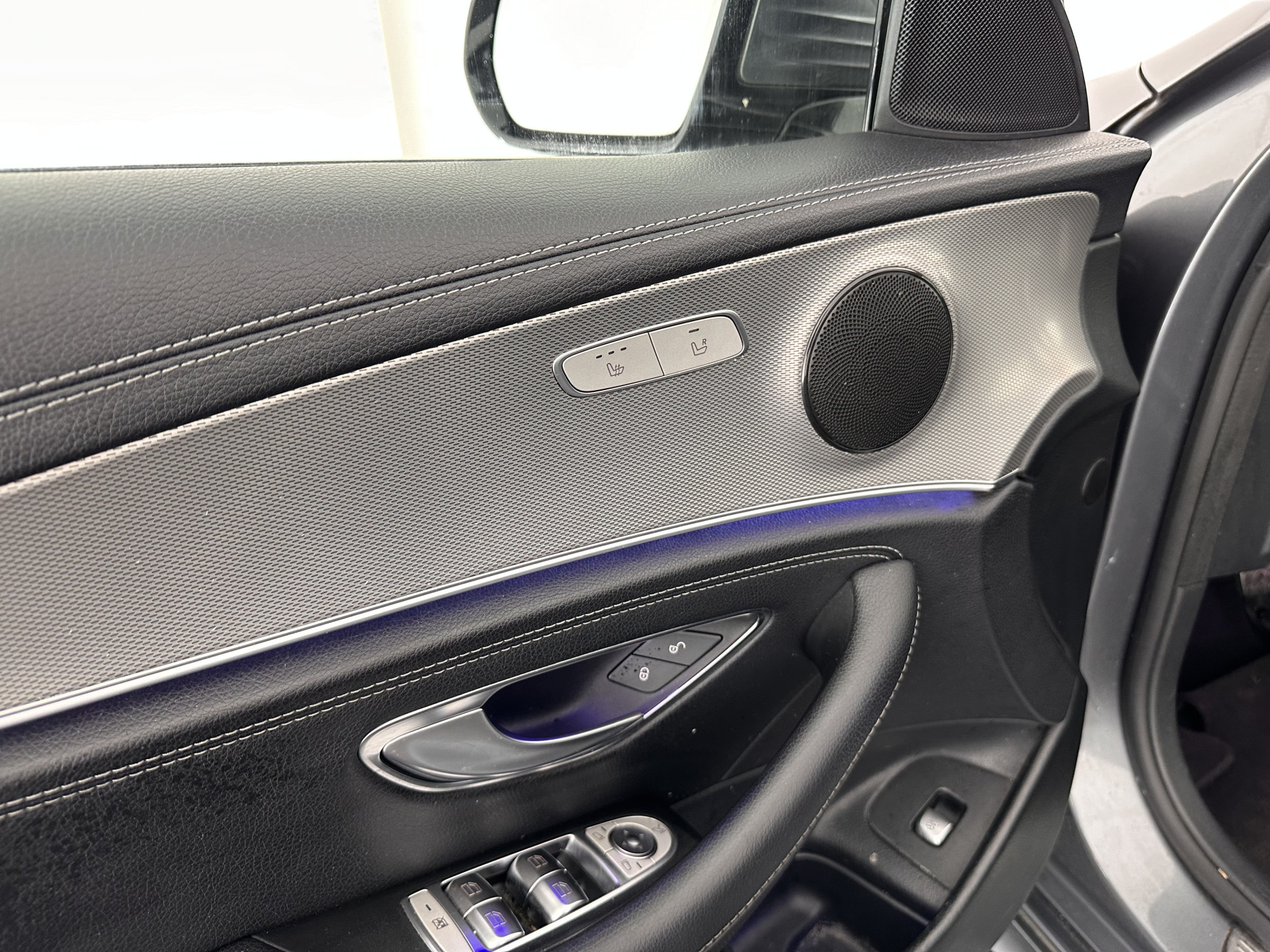 Mercedes-Benz E-klasse 220 d AMG-Line (INCL-BTW ) Aut. *PANO | FULL-LED | LEATHER-MICROFIBRE | WIDE-SCREEN-DIGI-COCKPIT | NAVI-FULLMAP | AMBIENT-LIGHT | HEATED-SPORTSEATS | ECC | SHIFT-PADLLES | PDC | CRUISE | 19"ALU*