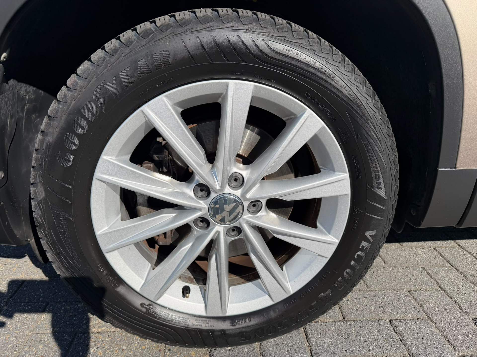 Volkswagen Tiguan 1.4 TSI Sport&Style | 1E EIGENAAR |3/6/12 MND GARANTIE | NAVI | PDC | TREKHAAK | NL AUTO |