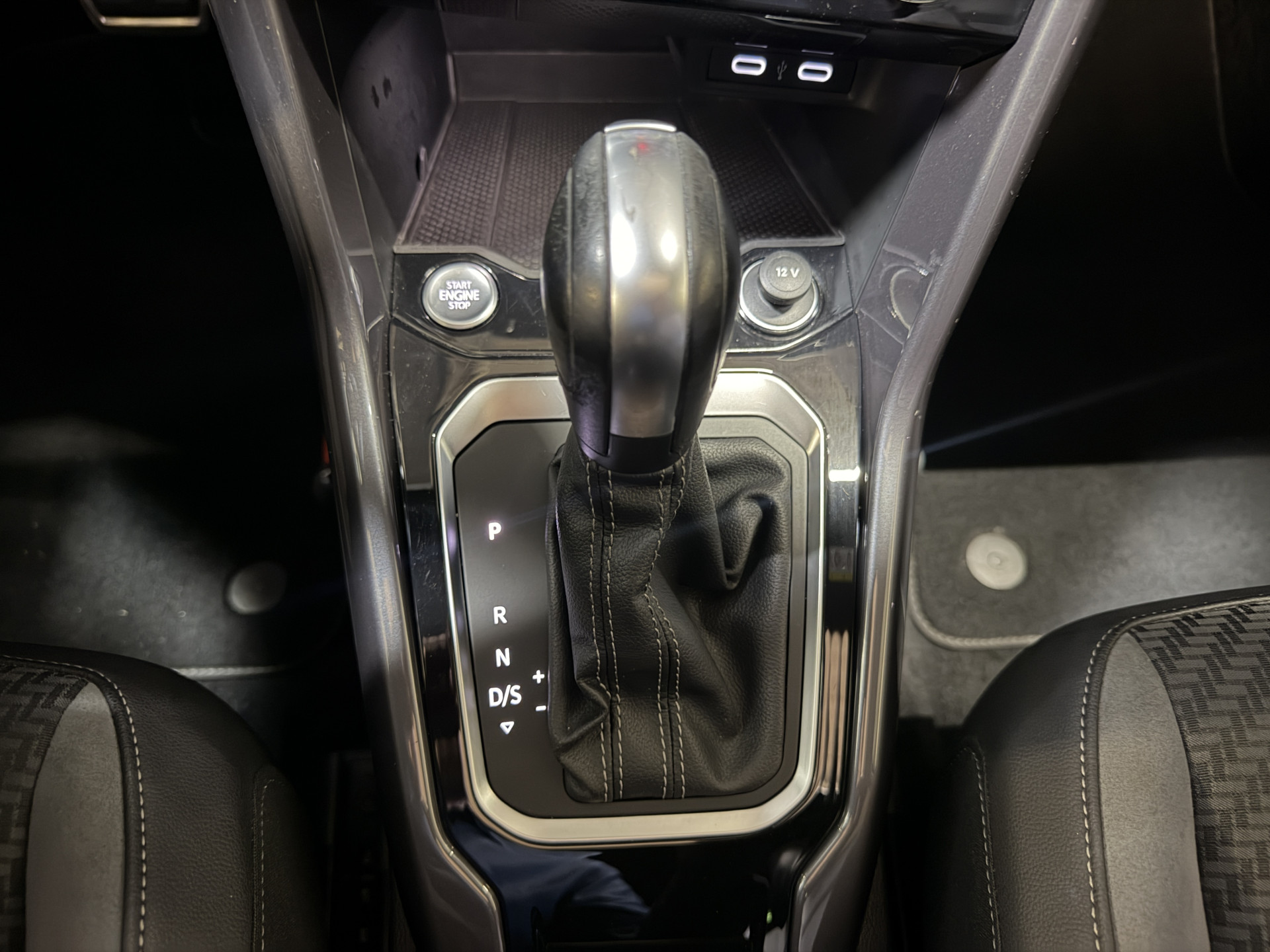 Volkswagen T-Roc 1.5 TSI Sport Business R | Pano | Camera | Stoelverw. | Adaptive cruise | Full LED | Dodehoeksensor