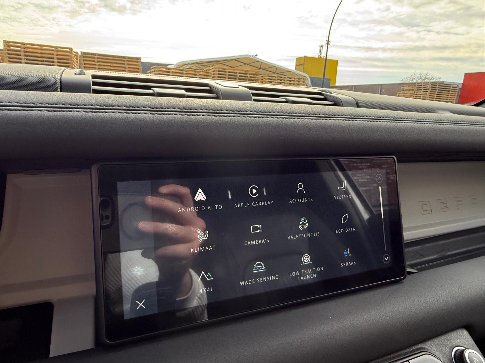 Land Rover Defender 2.0 D240 110 S | 3/6/12MND GARANTIE | GRIJSKENTEKEN| PANO | CRUISE | LED | CARPLAY | DAB | NAVI | LMV |