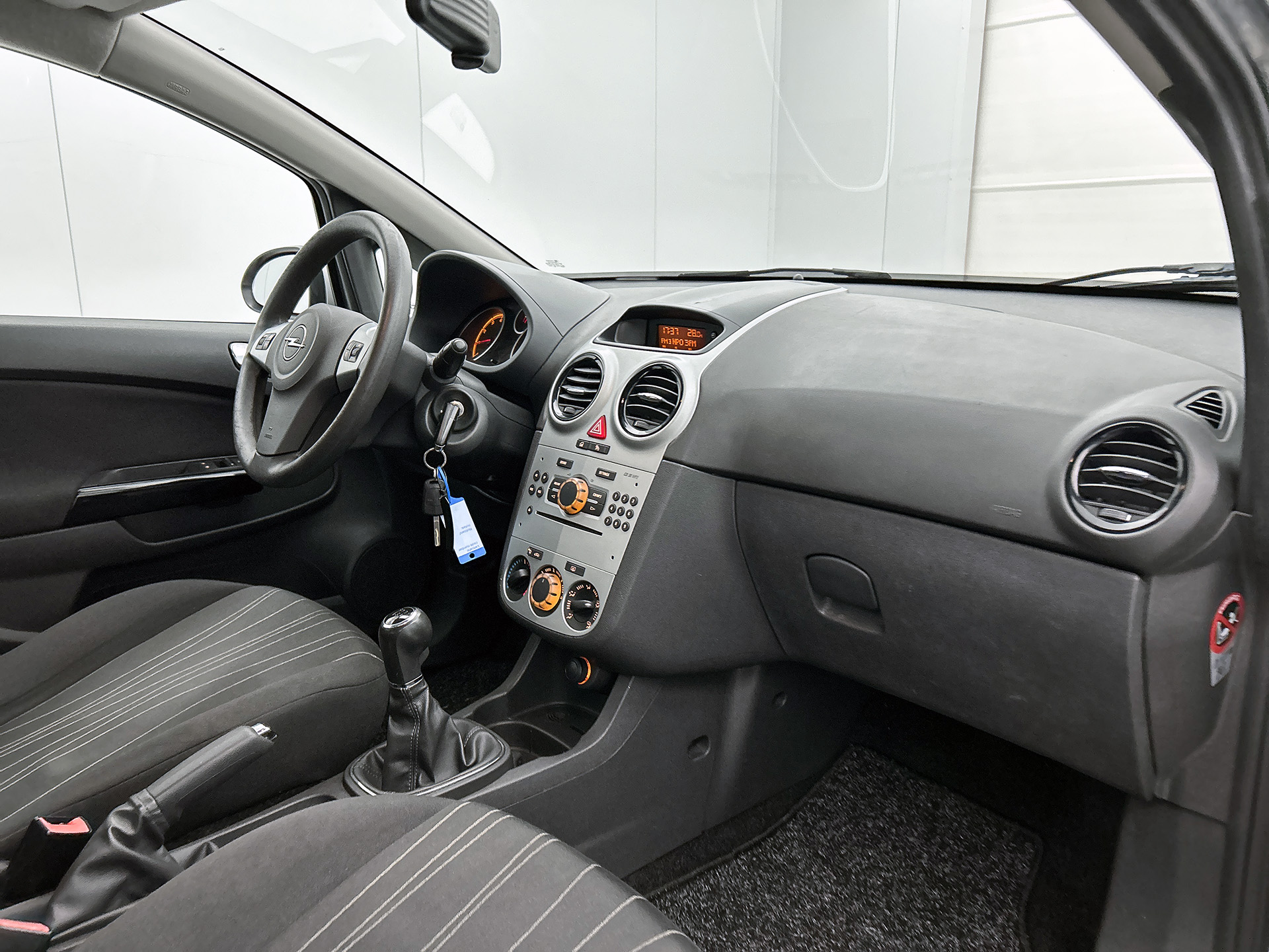 Opel Corsa 1.4-16V 90PK Enjoy | AIRCO | CRUISE CONTROL | Zeer mooie auto | Elektr. ramen + spiegels